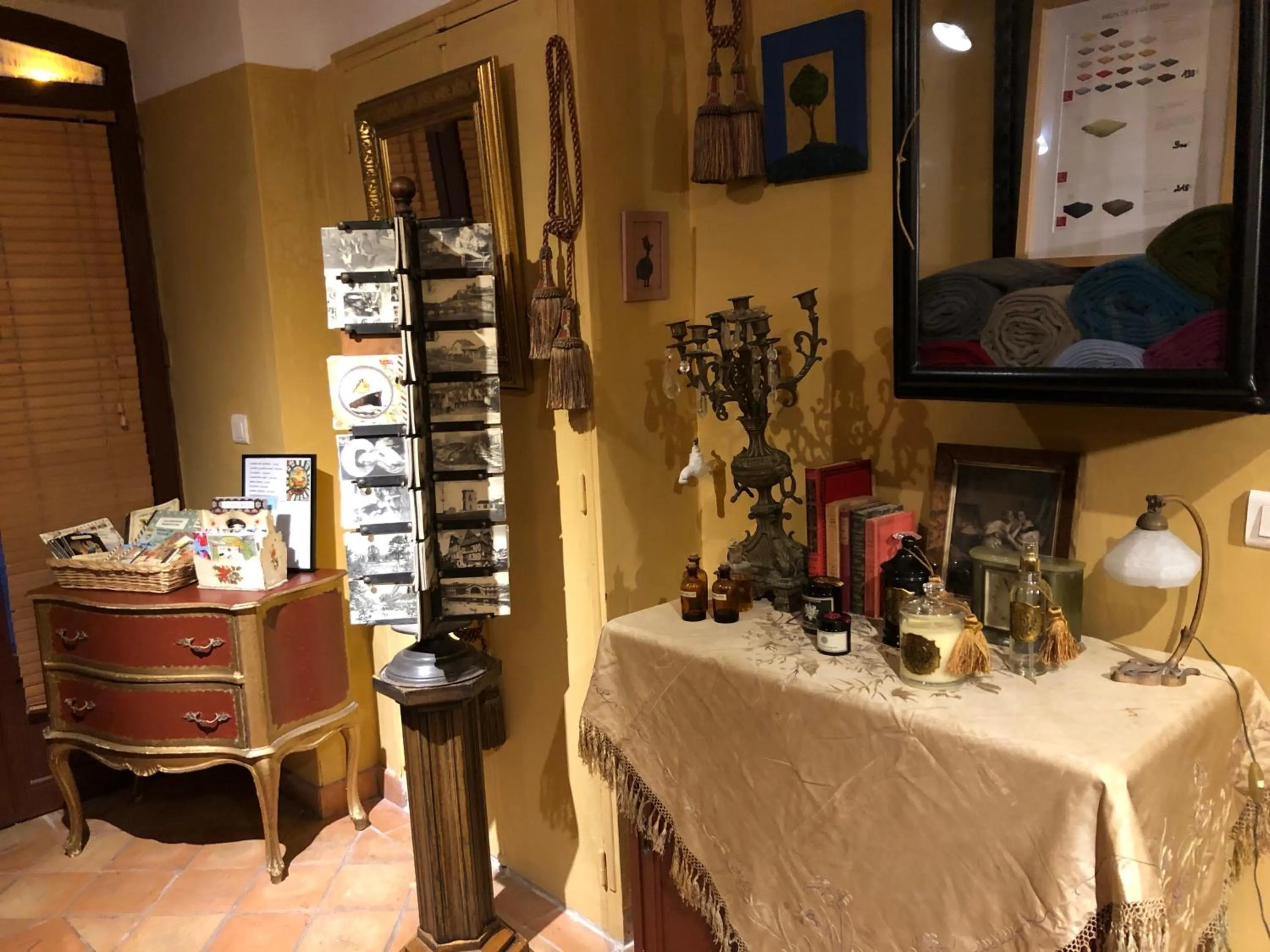 On-site shops in Hôtel Particulier des Lumières