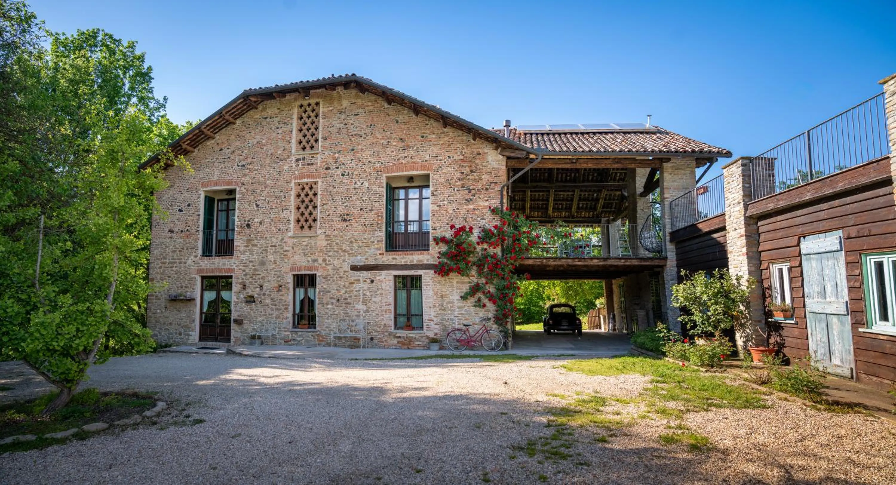 Property building in Gilda e i suoi amici