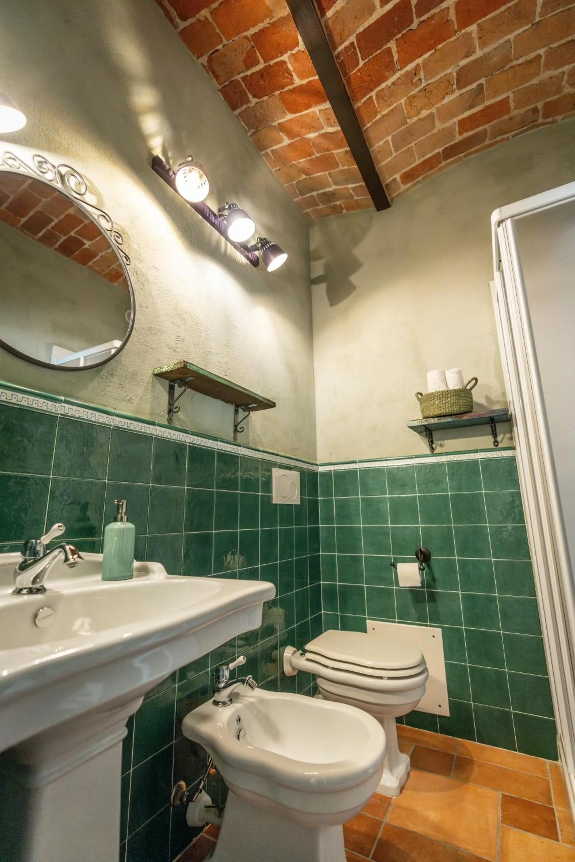 Bathroom in Gilda e i suoi amici