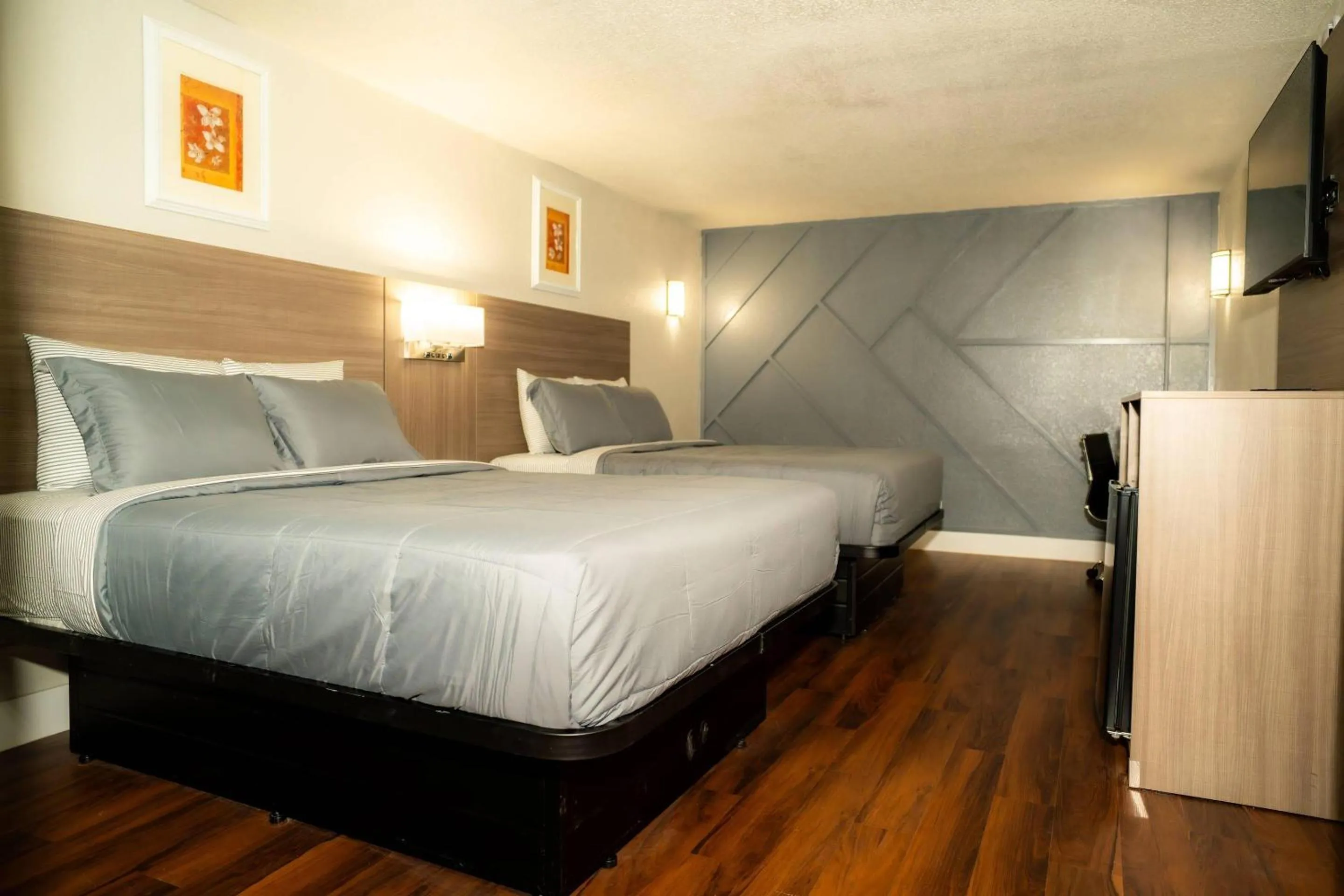 Bedroom, Bed in Rodeway Inn Near Ybor City - Casino