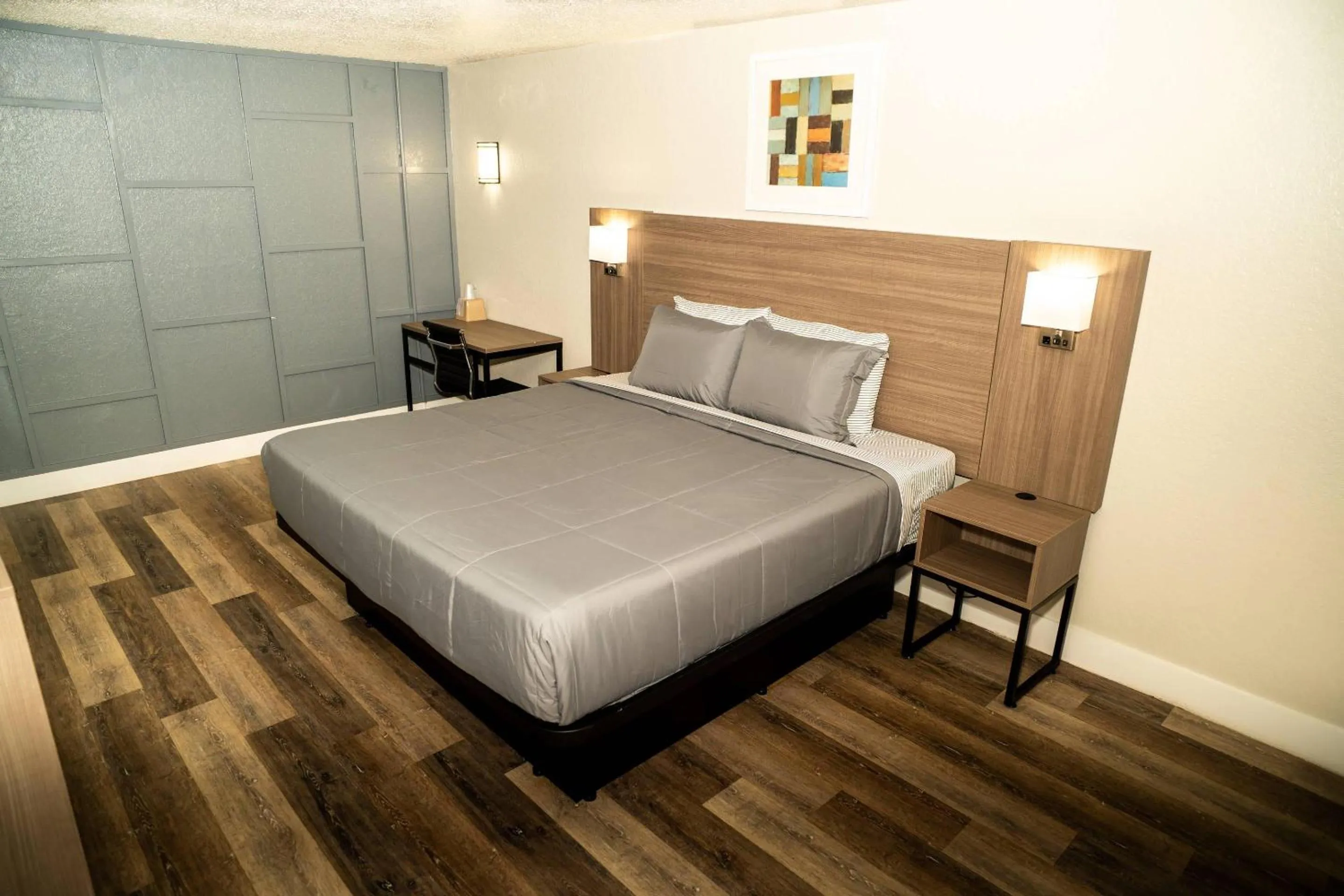 Bedroom, Bed in Rodeway Inn Near Ybor City - Casino