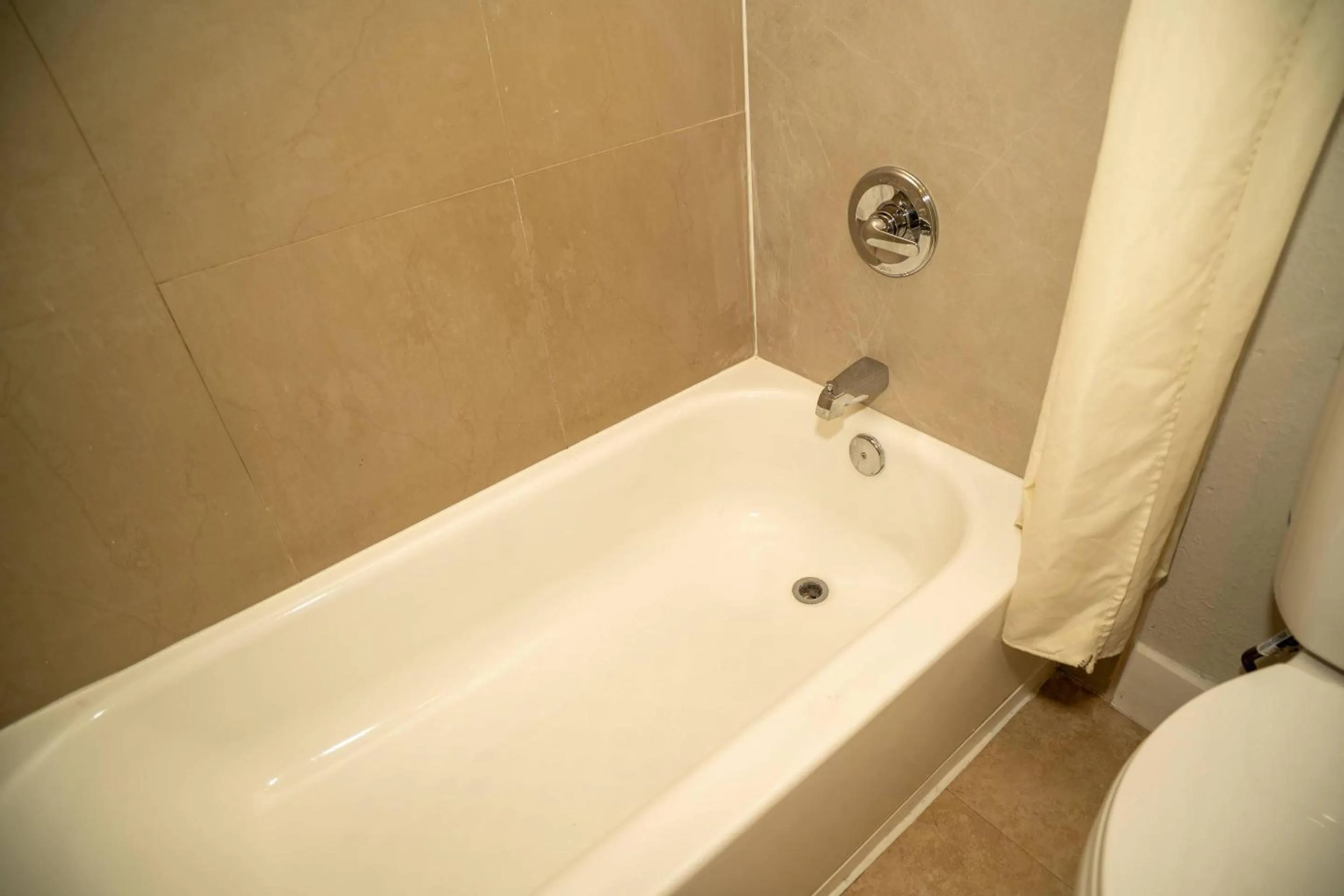 Bedroom in Rodeway Inn Near Ybor City - Casino