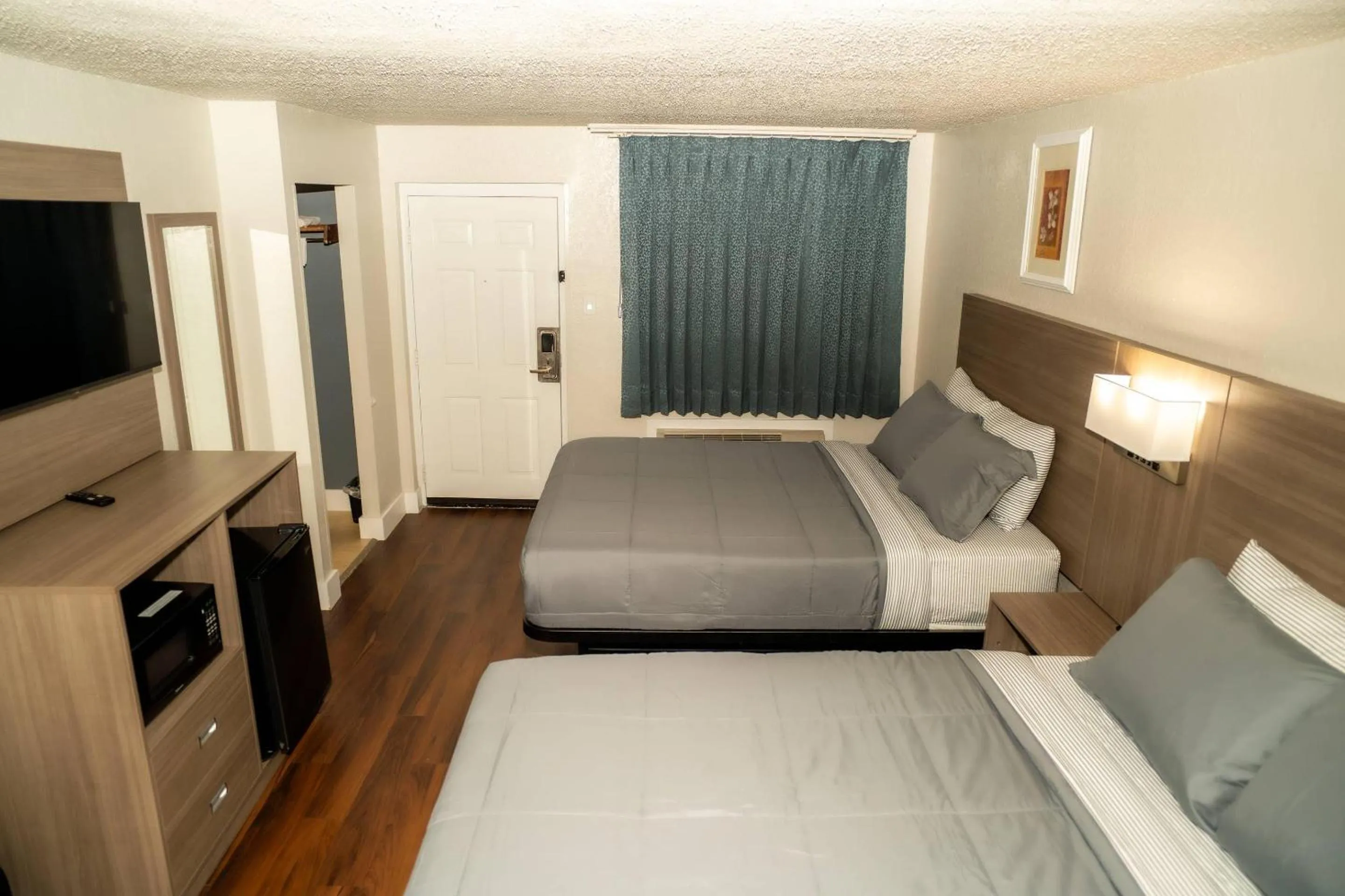 Bedroom, Bed in Rodeway Inn Near Ybor City - Casino