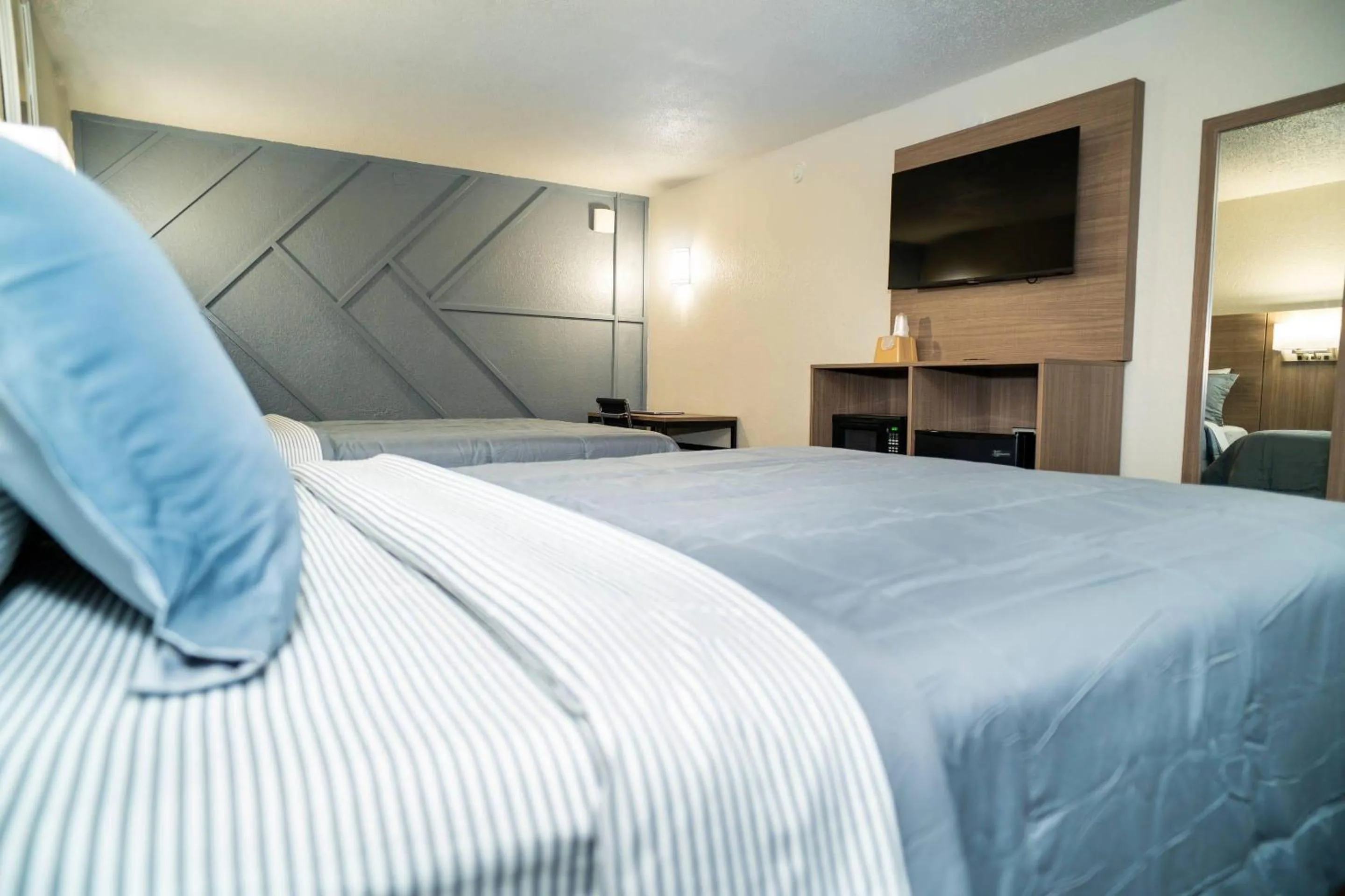 Bedroom, Bed in Rodeway Inn Near Ybor City - Casino