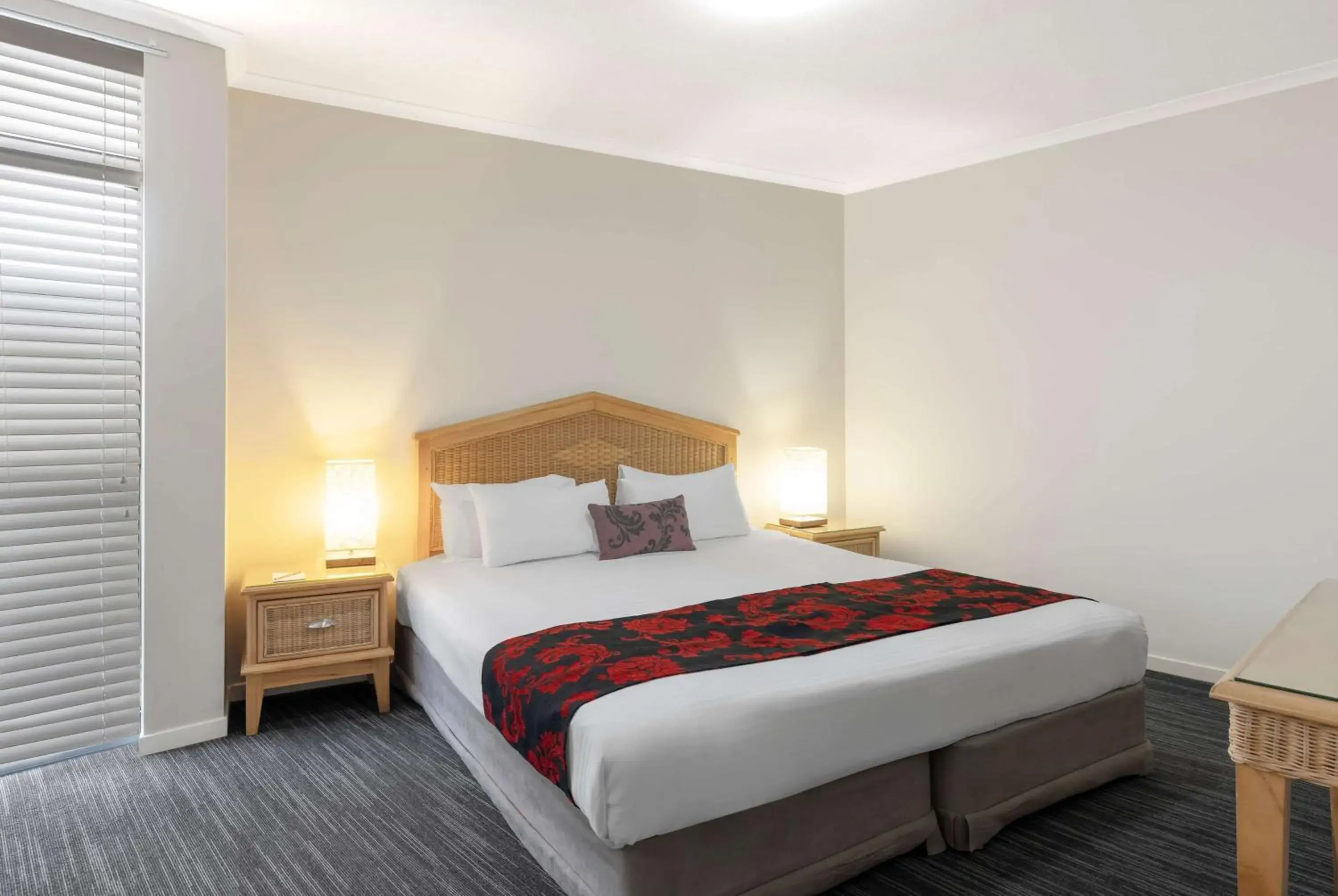 One-Bedroom Apartment with One Queen Bed - Non-Smoking in Ramada By Wyndham Marcoola Beach One-Bedroom Apartment with One Queen Bed - Non-Smoking in Ramada By Wyndham Marcoola Beach