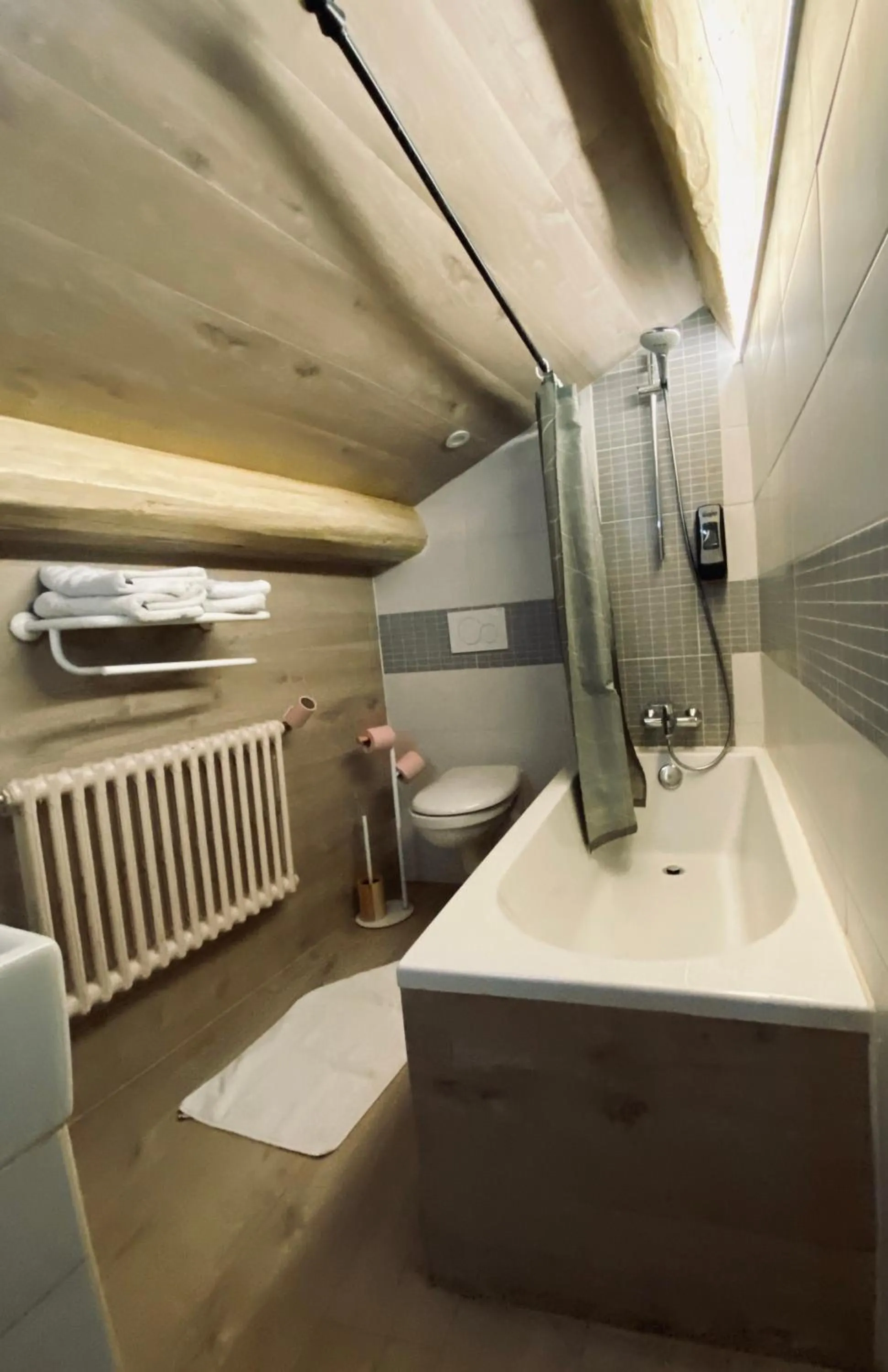 Bathroom in Le Strasbourg Hotel