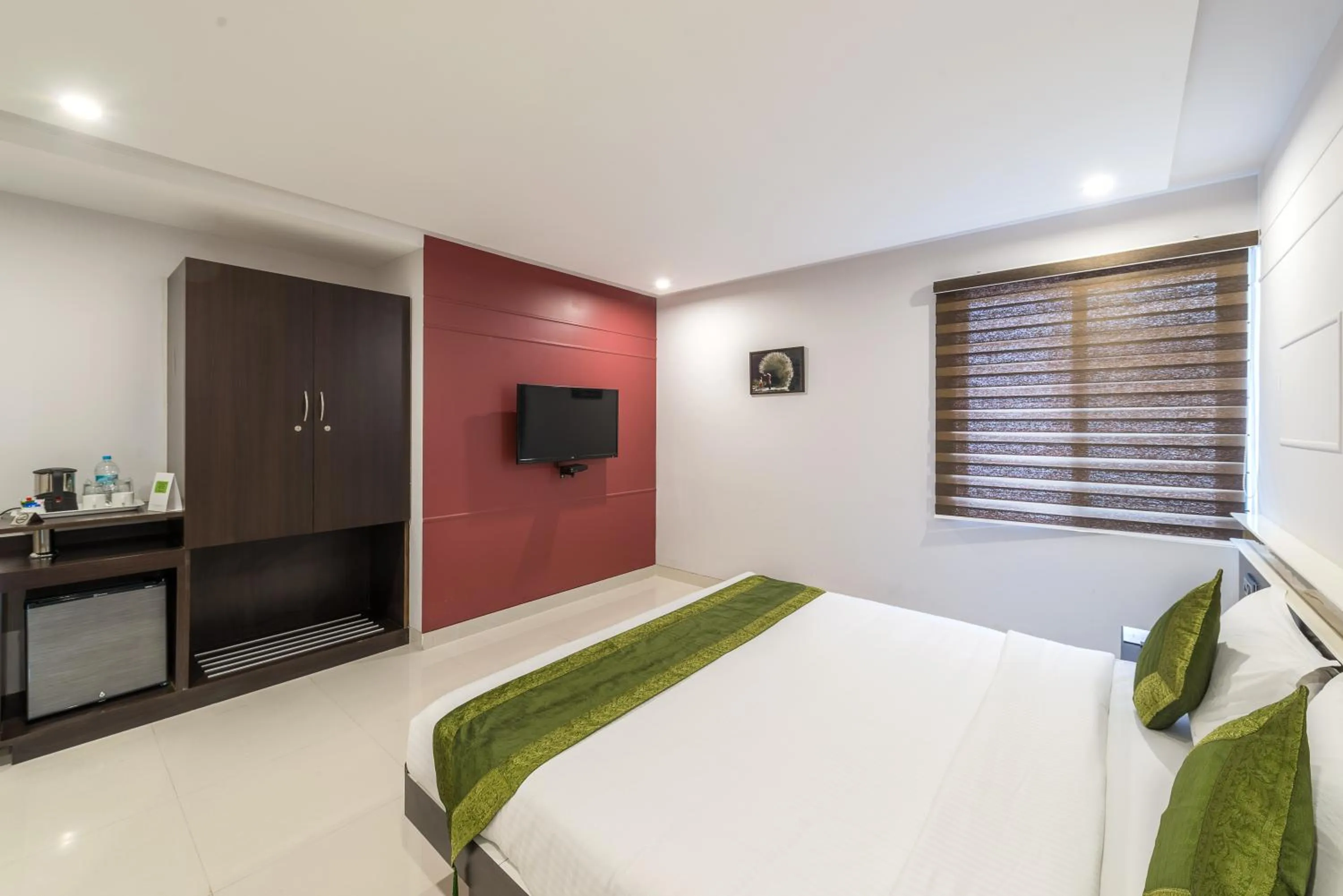 Bedroom, Bed in Treebo Raj Premier, Indiranagar