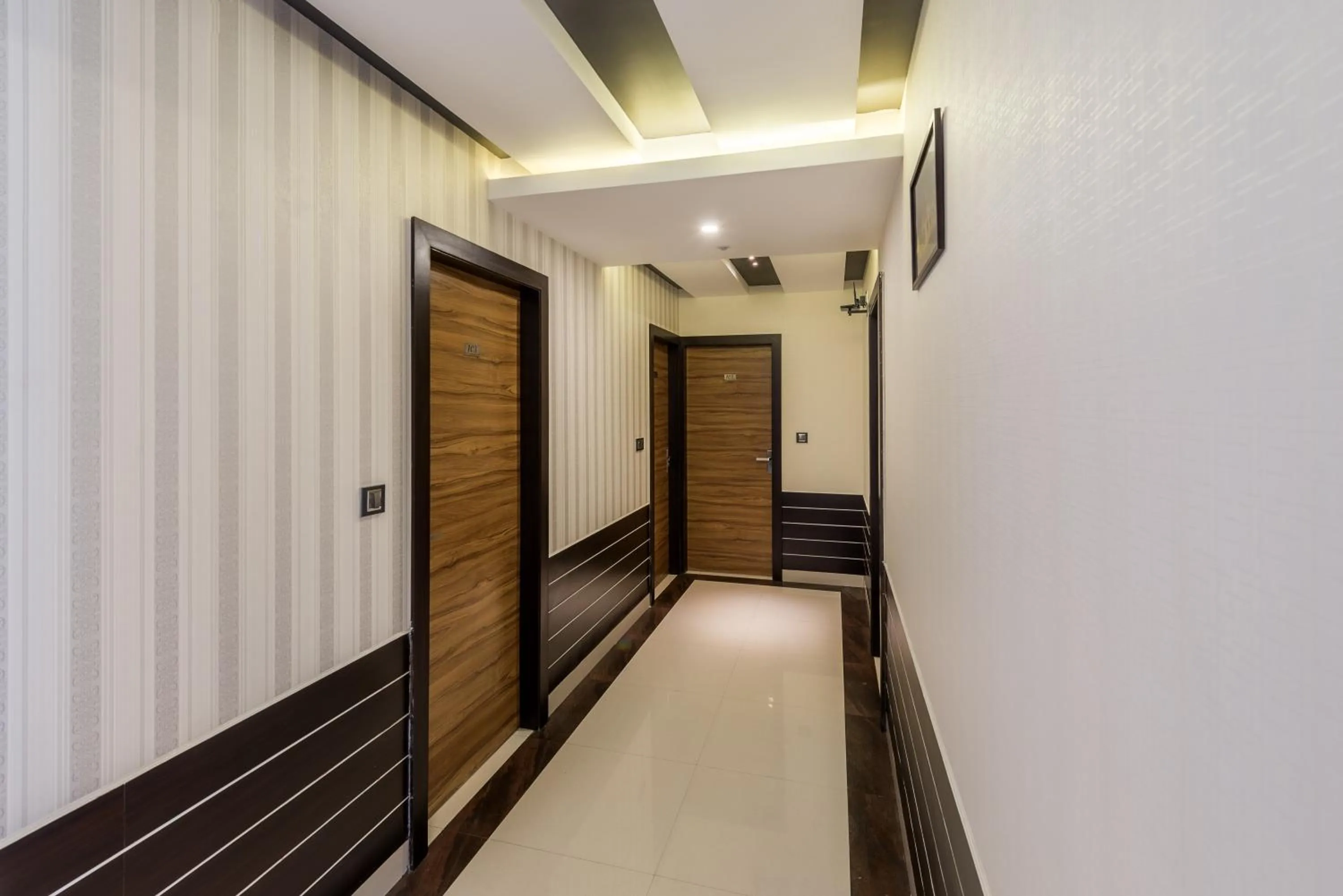 Lobby or reception in Treebo Raj Premier, Indiranagar