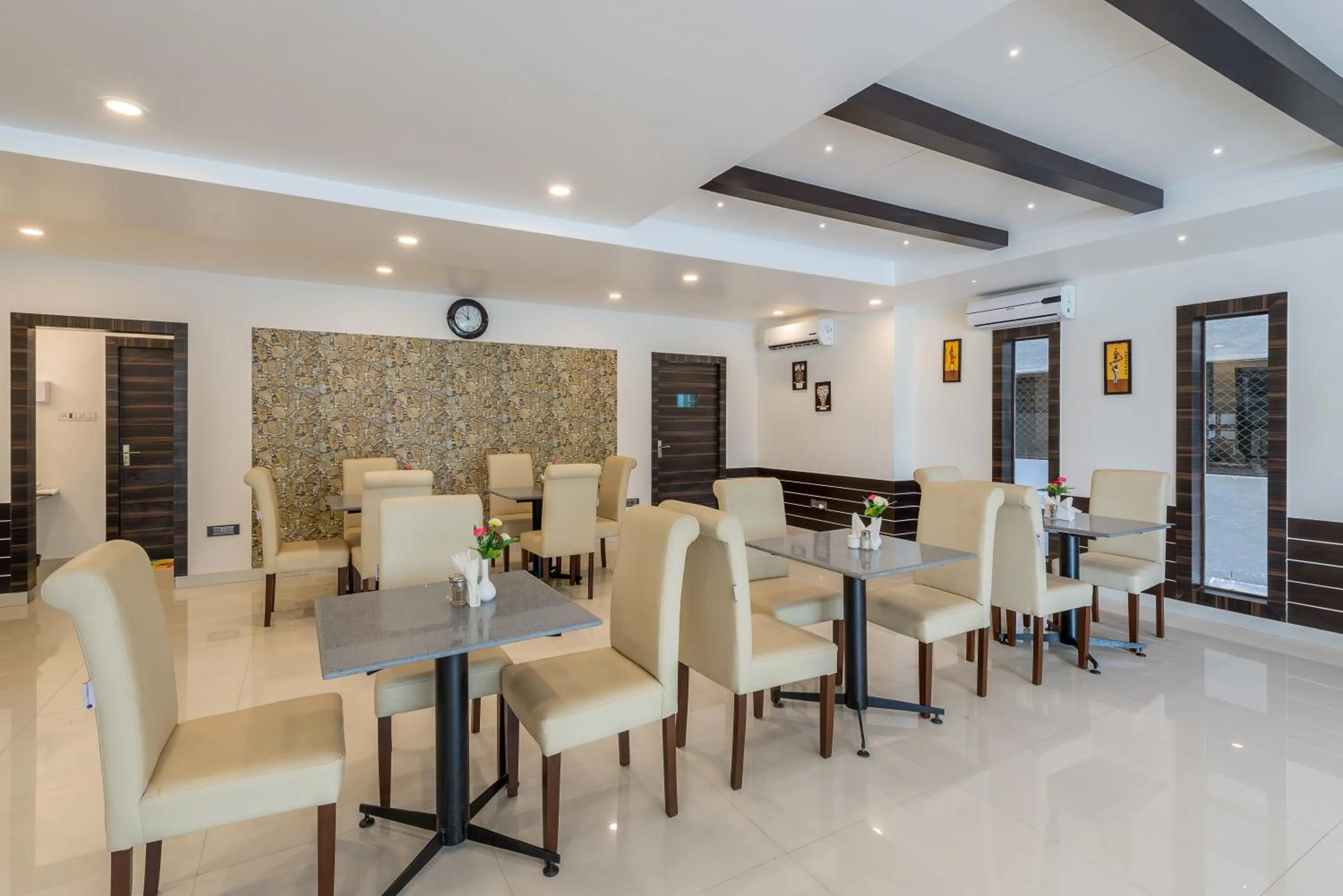 Restaurant/places to eat in Treebo Raj Premier, Indiranagar