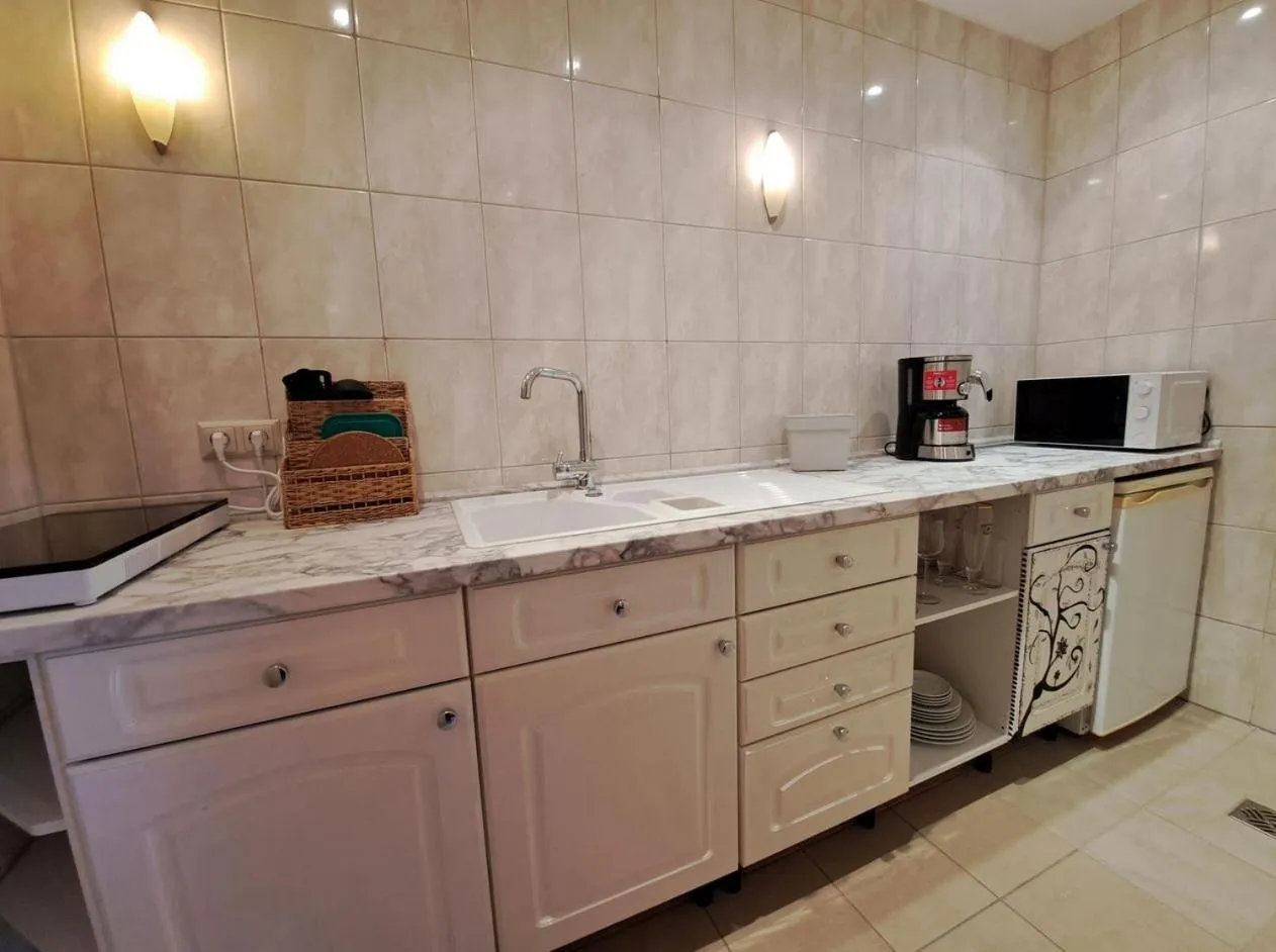 Kitchen or kitchenette in Mediterran Hotel Juwel