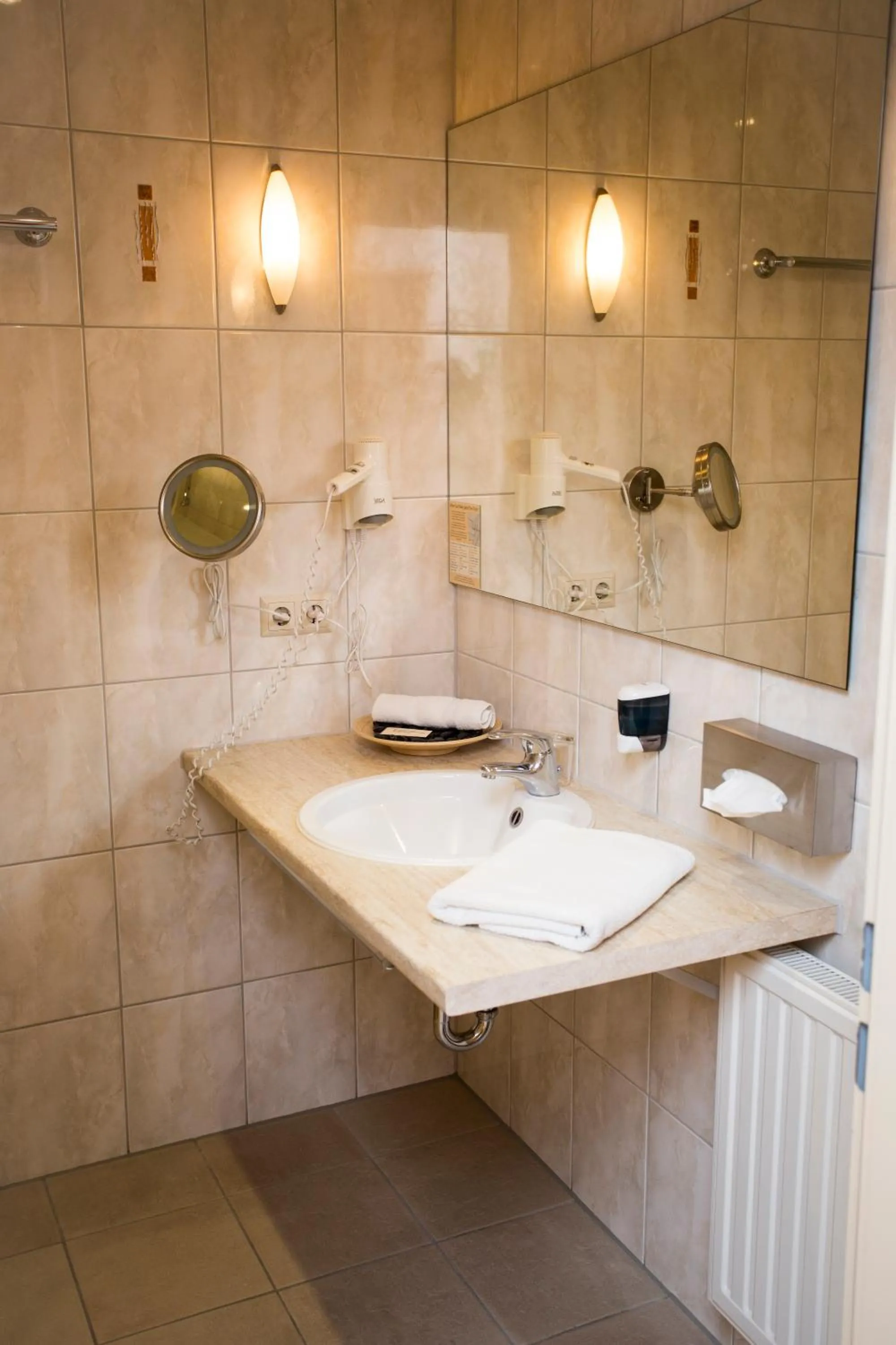 Bathroom in Mediterran Hotel Juwel