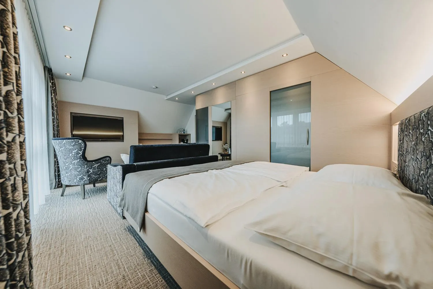 Photo of the whole room, Bed in Hotel Graf Bentinck