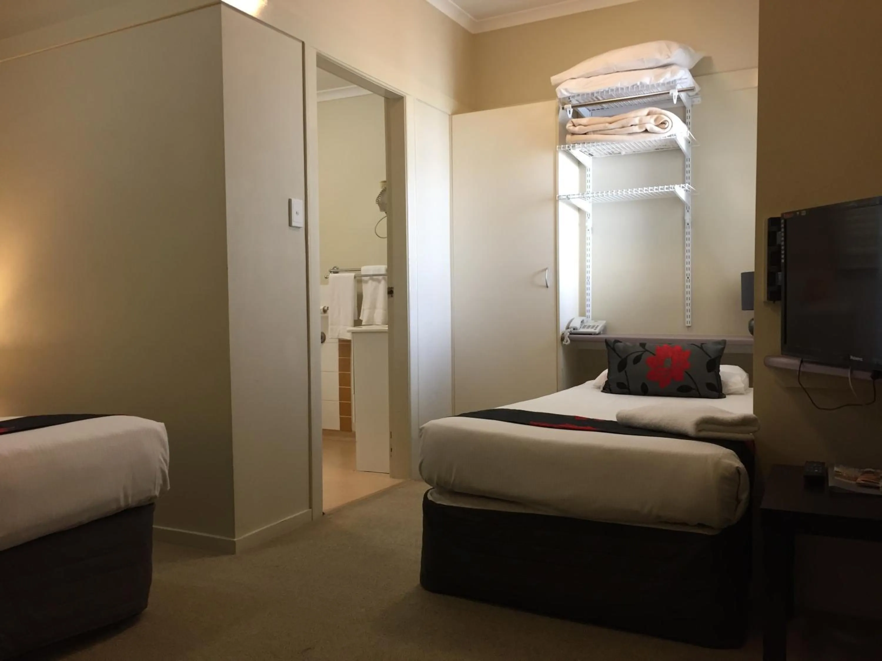 Photo of the whole room, Bed in Brisbane Street Studios