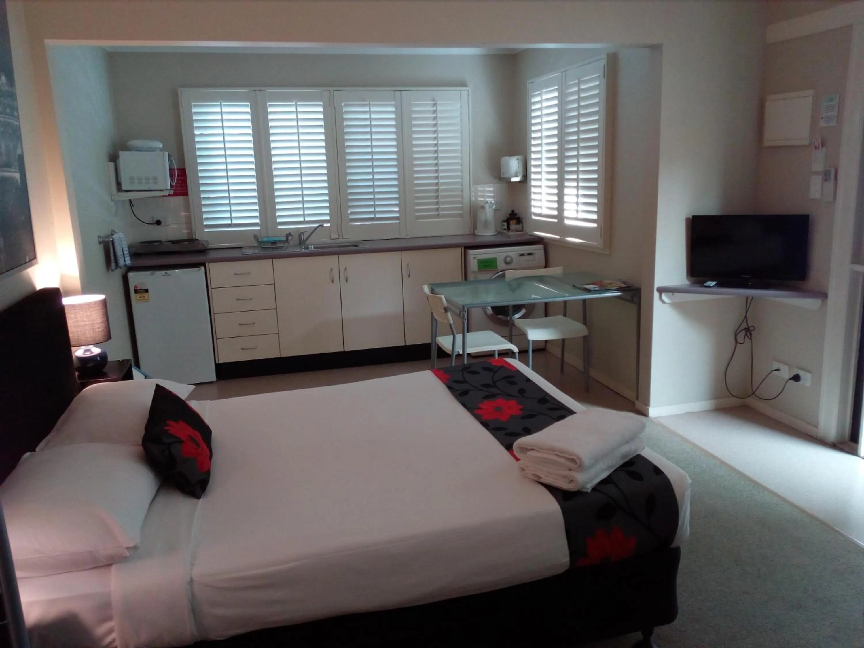 Photo of the whole room, Bed in Brisbane Street Studios