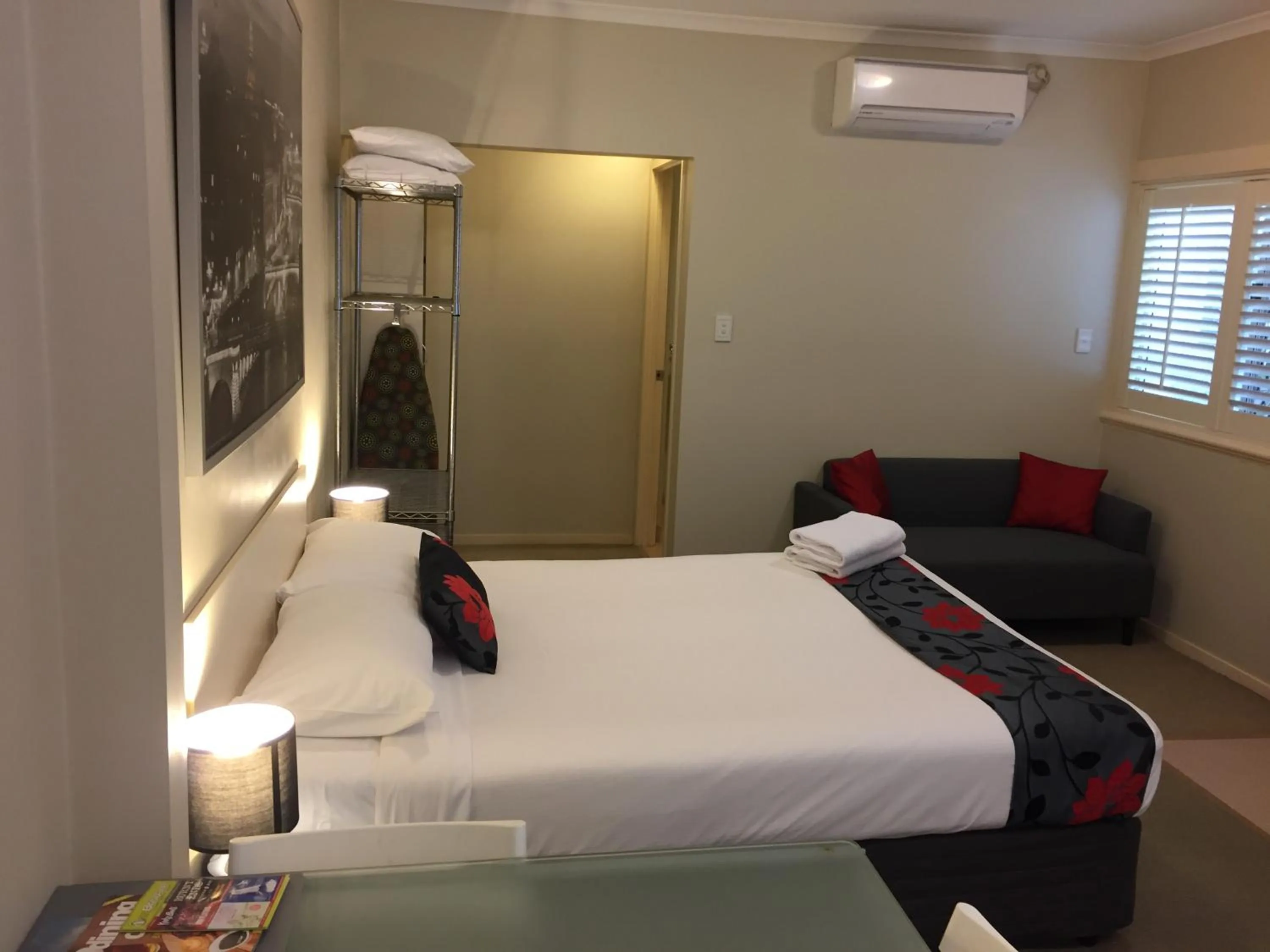 Photo of the whole room, Bed in Brisbane Street Studios