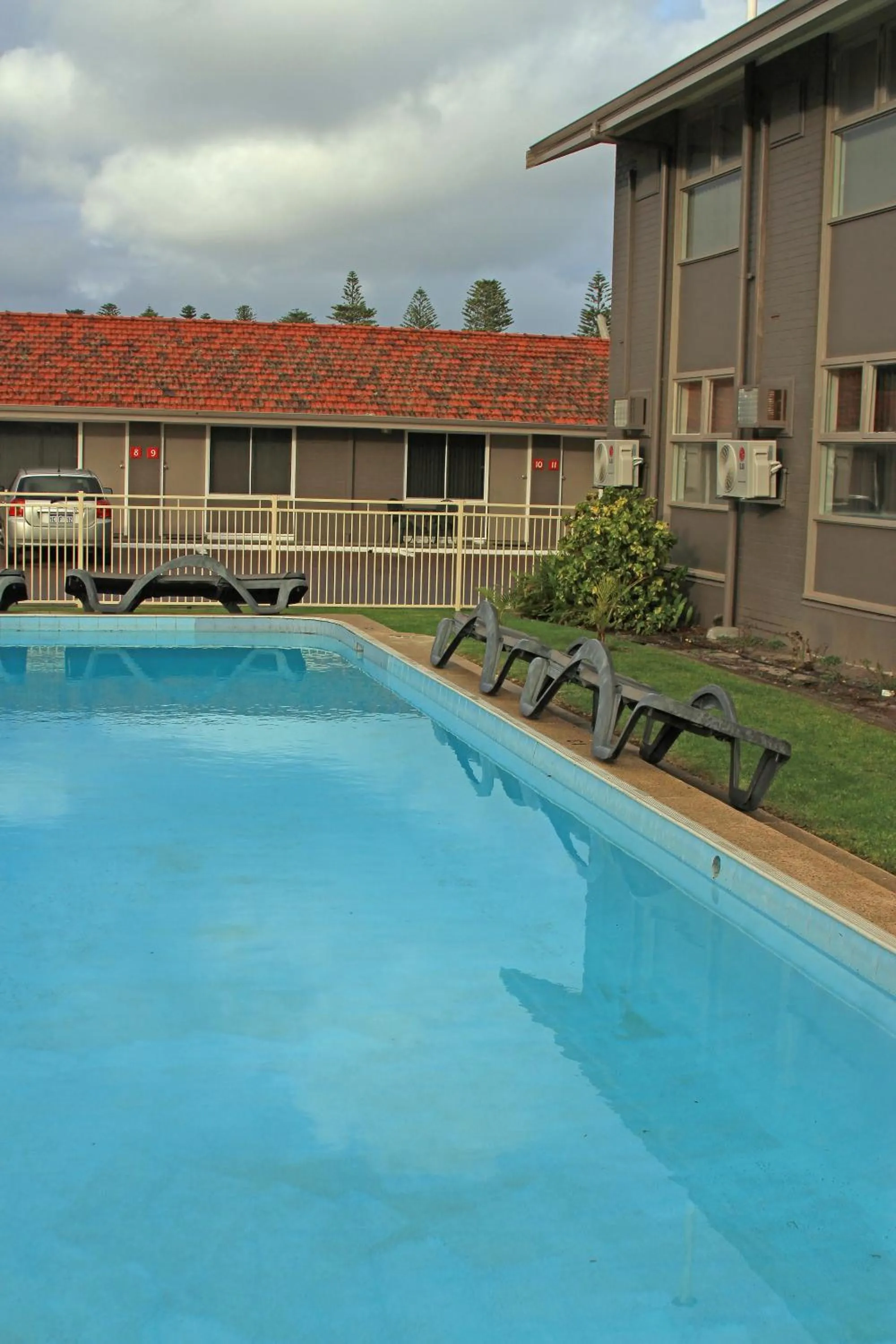Swimming pool in Hospitality Esperance SureStay Collection by Best Western
