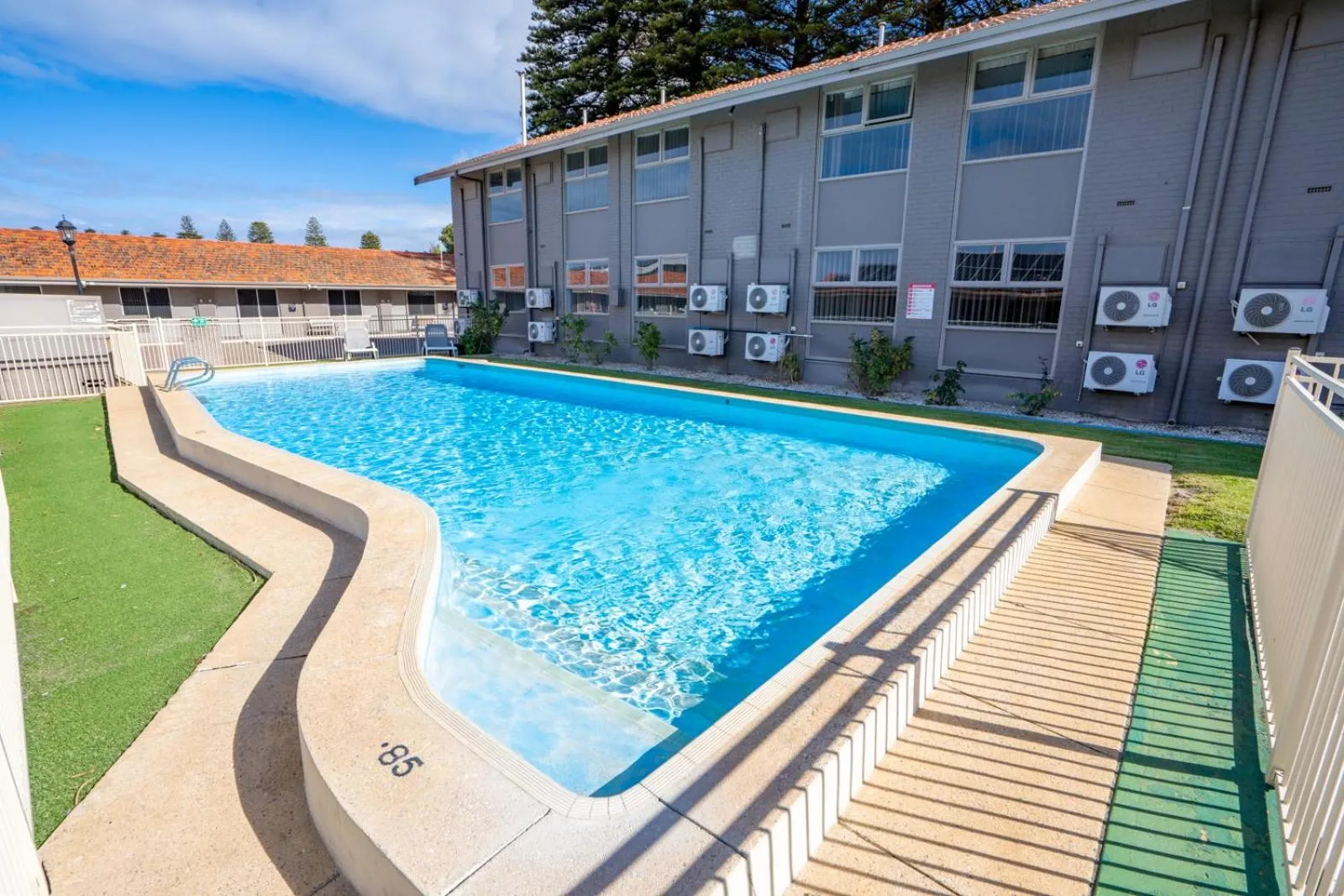 Swimming pool in Hospitality Esperance SureStay Collection by Best Western
