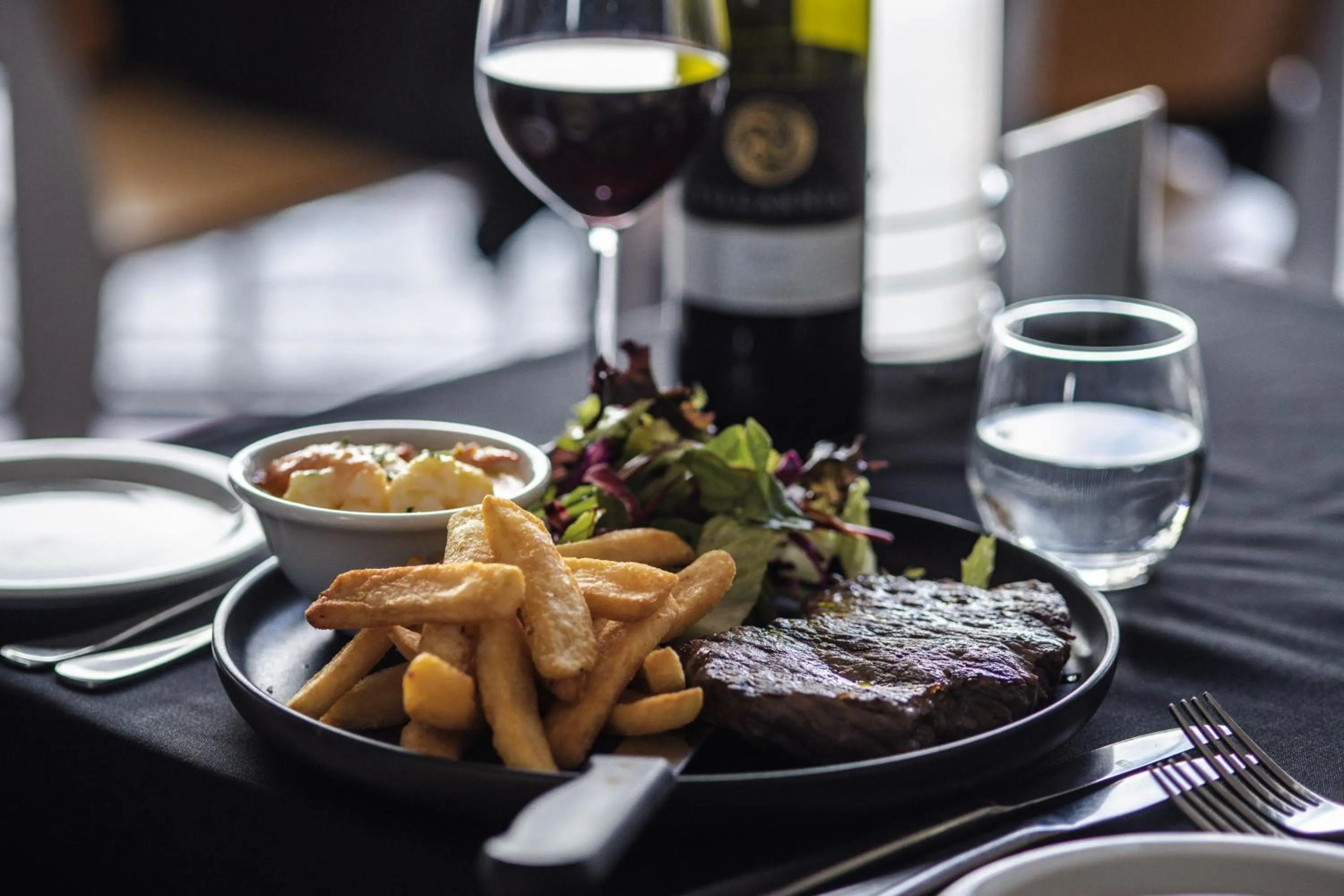 Food and drinks in Hospitality Esperance SureStay Collection by Best Western