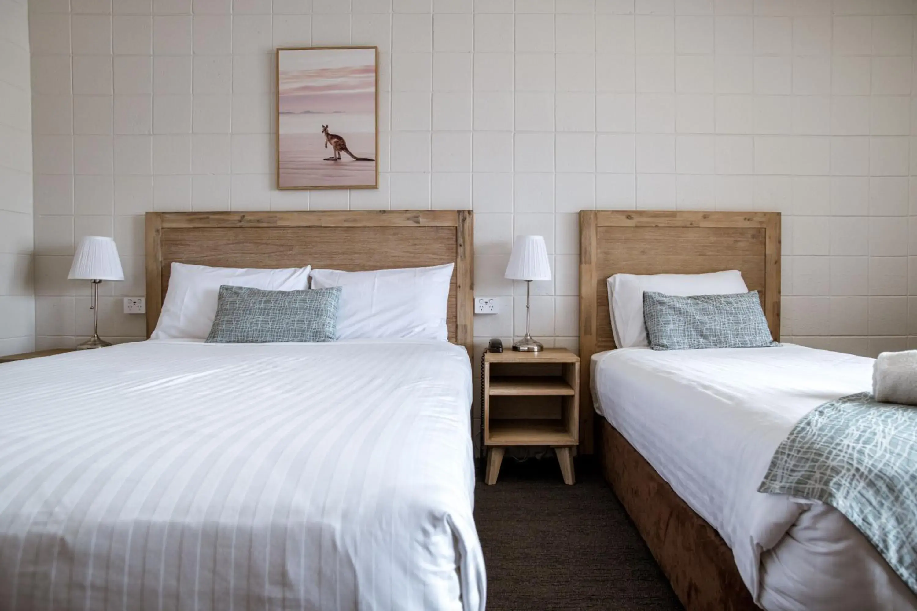 Deluxe Queen & Single in Hospitality Esperance SureStay Collection by Best Western Deluxe Queen & Single in Hospitality Esperance SureStay Collection by Best Western