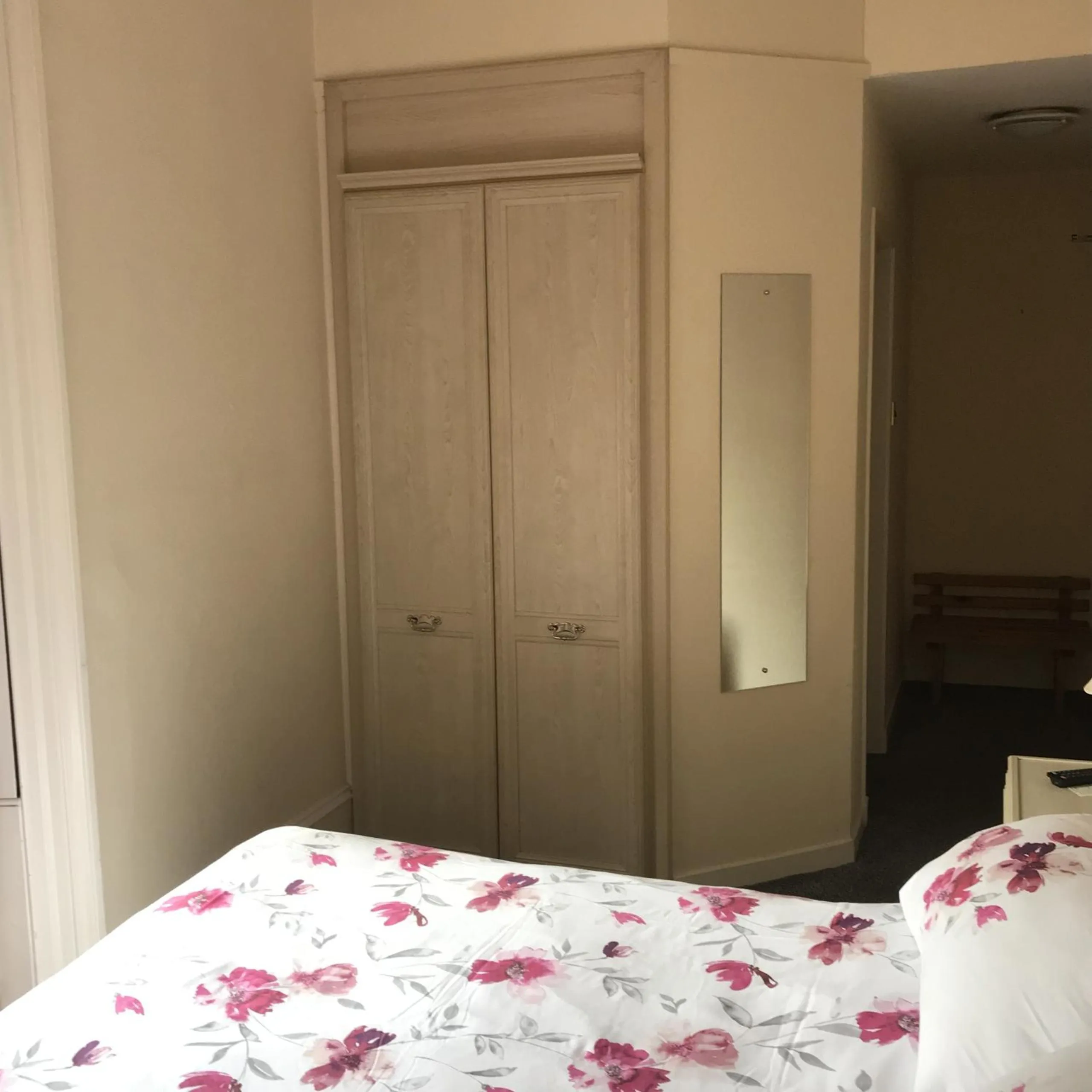 Bedroom, Bed in Dorstan House