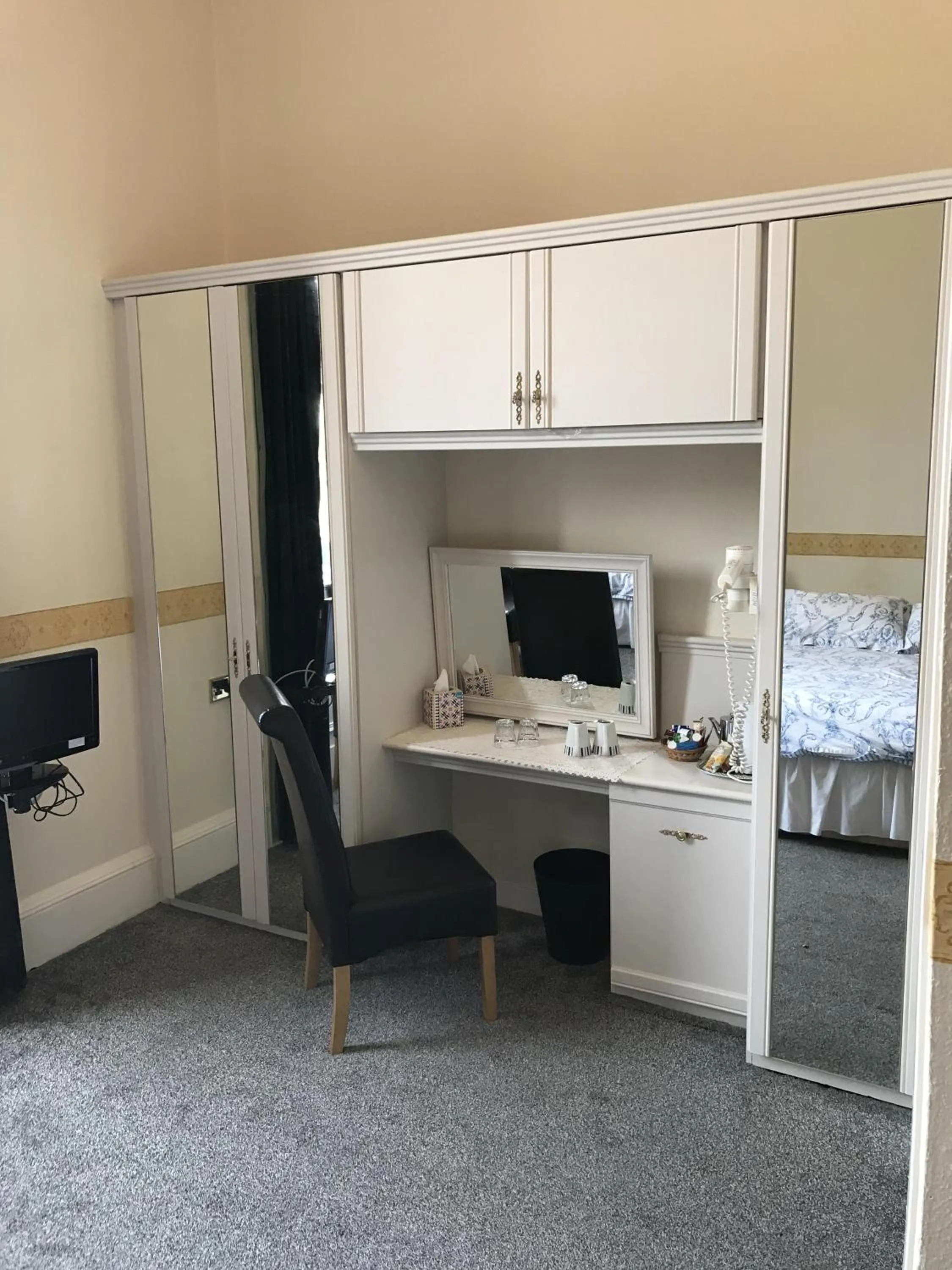 Bedroom, Bed in Dorstan House