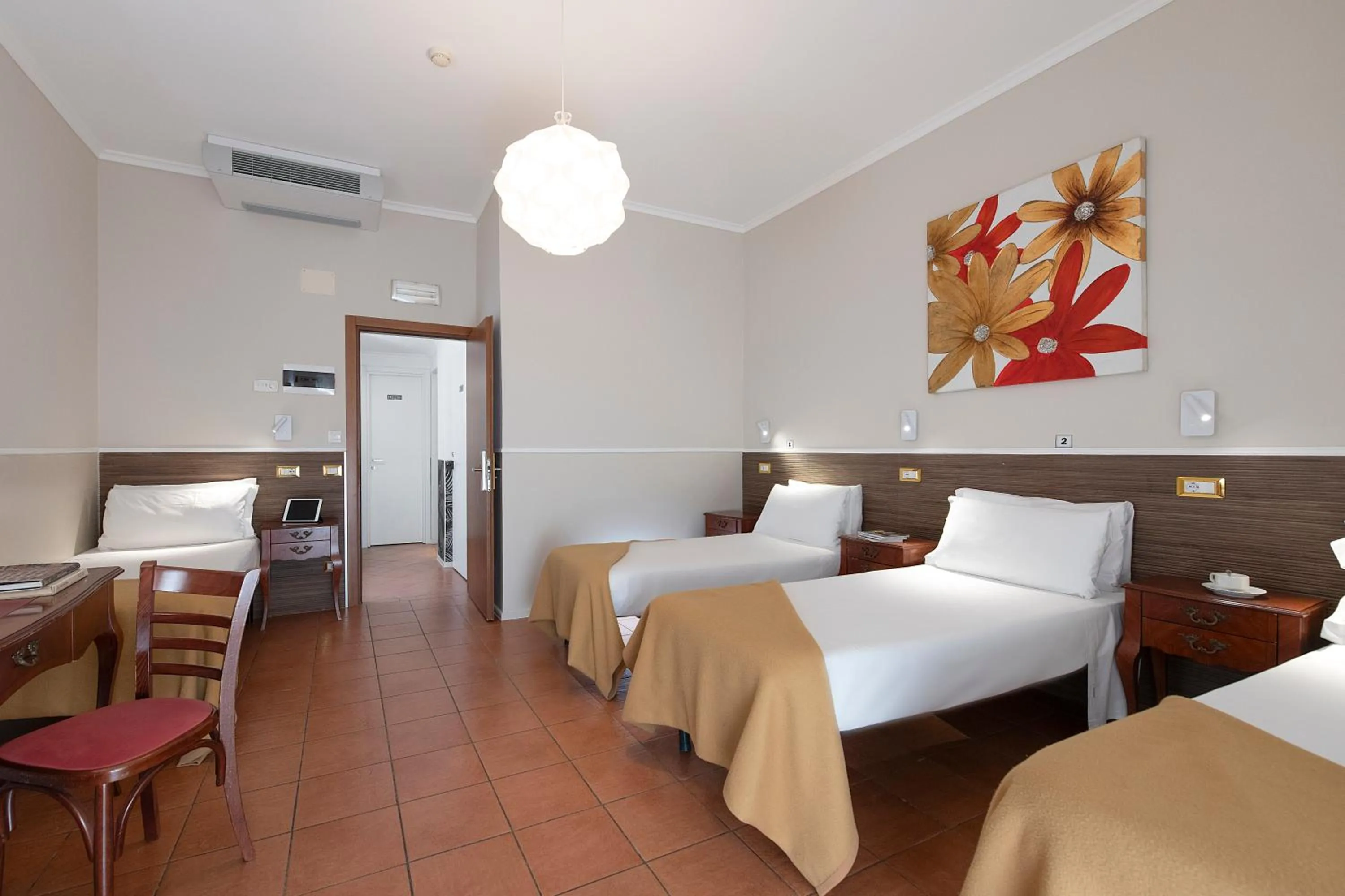 Bed in Budget Rooms Des Arts