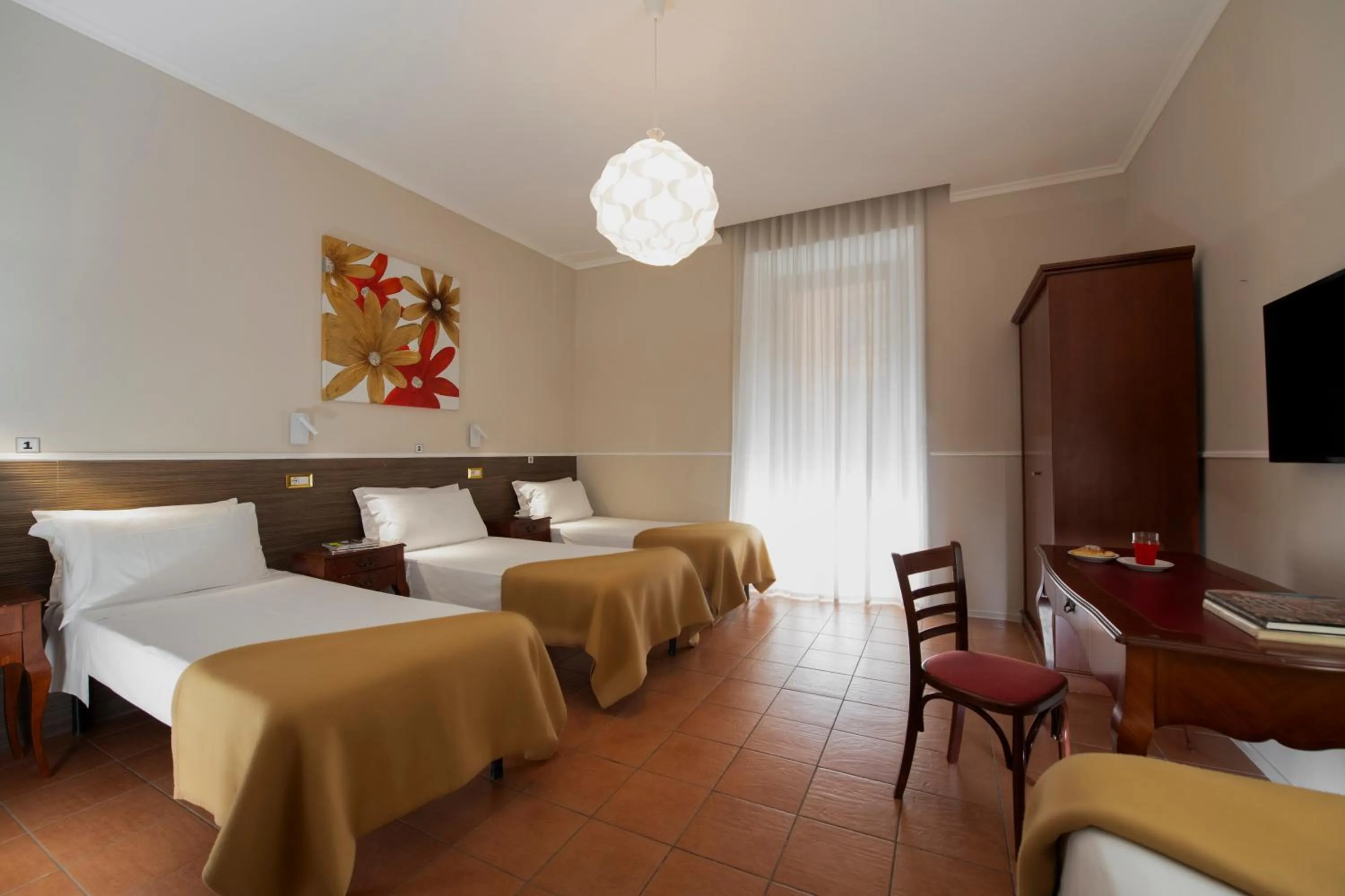 Bed in Budget Rooms Des Arts