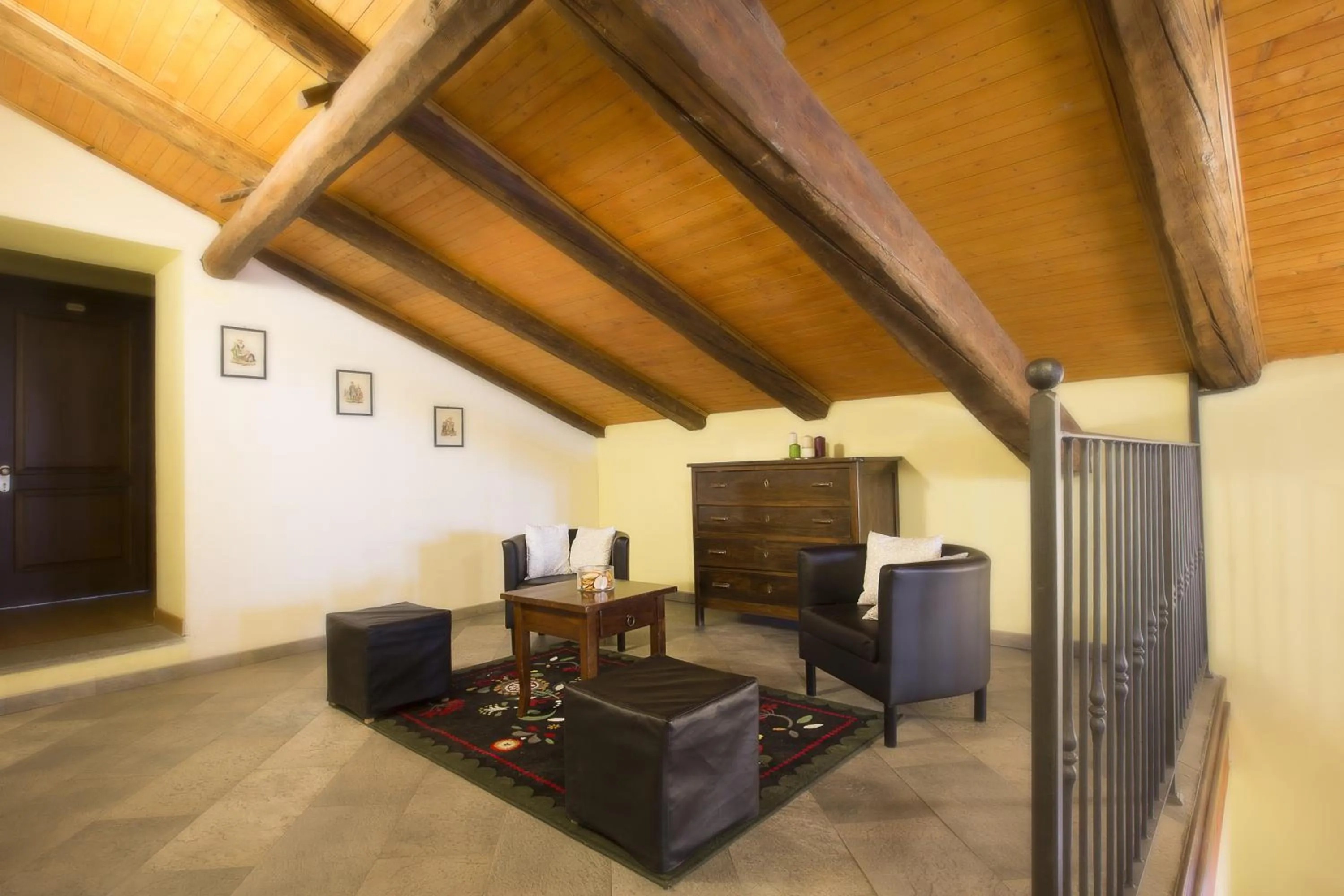 Library in Hotel Chez Toi