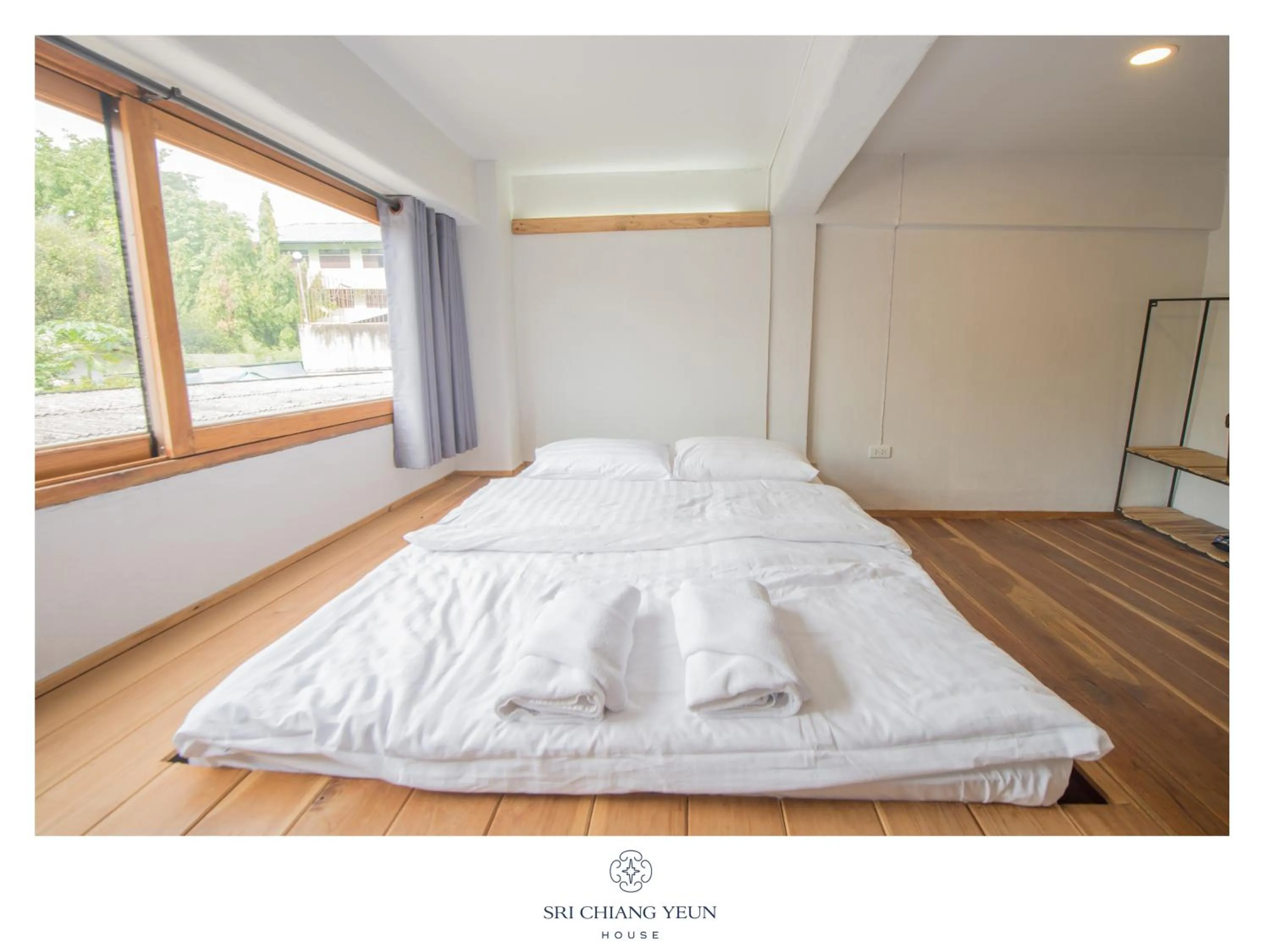 Photo of the whole room, Bed in Sri Chiang Yeun House