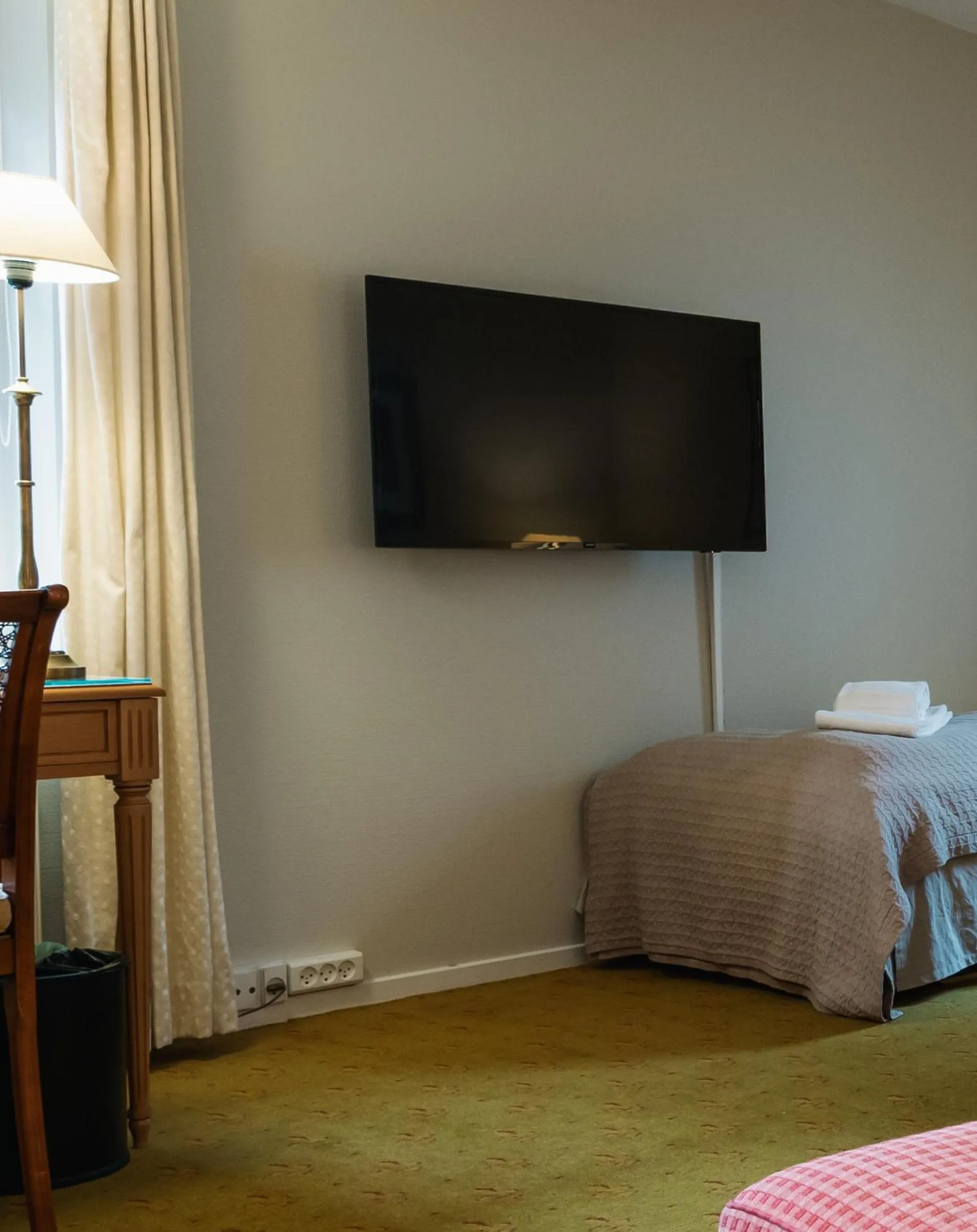TV and multimedia, Bed in Hotel Knudsens Gaard