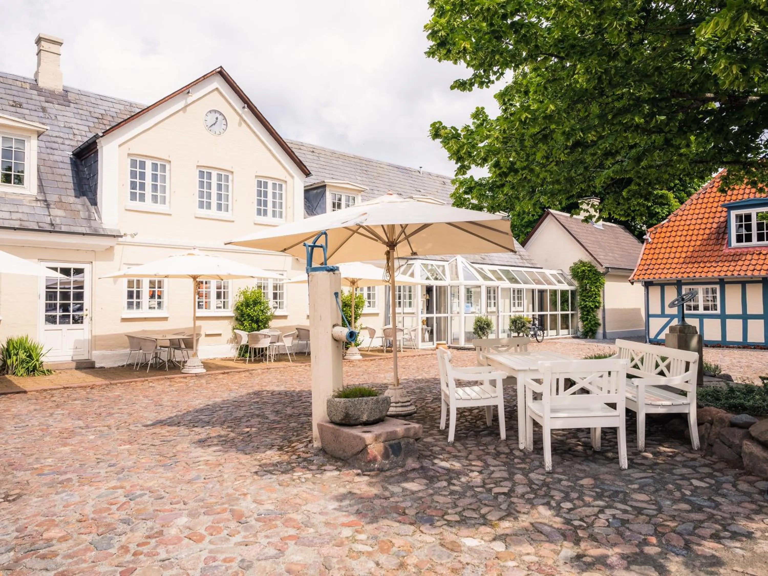 Property building in Hotel Knudsens Gaard