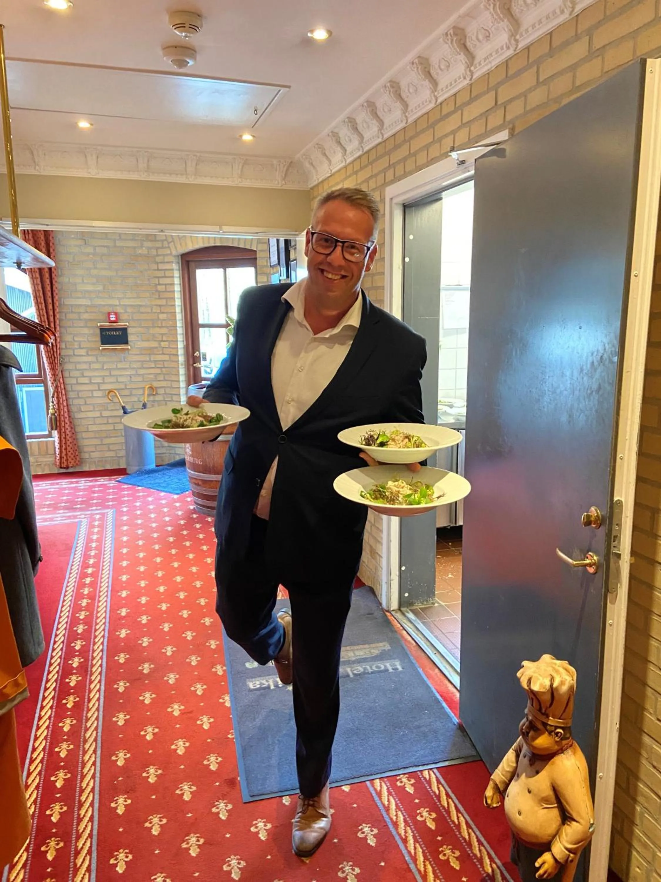 Staff in Hotel Amerika