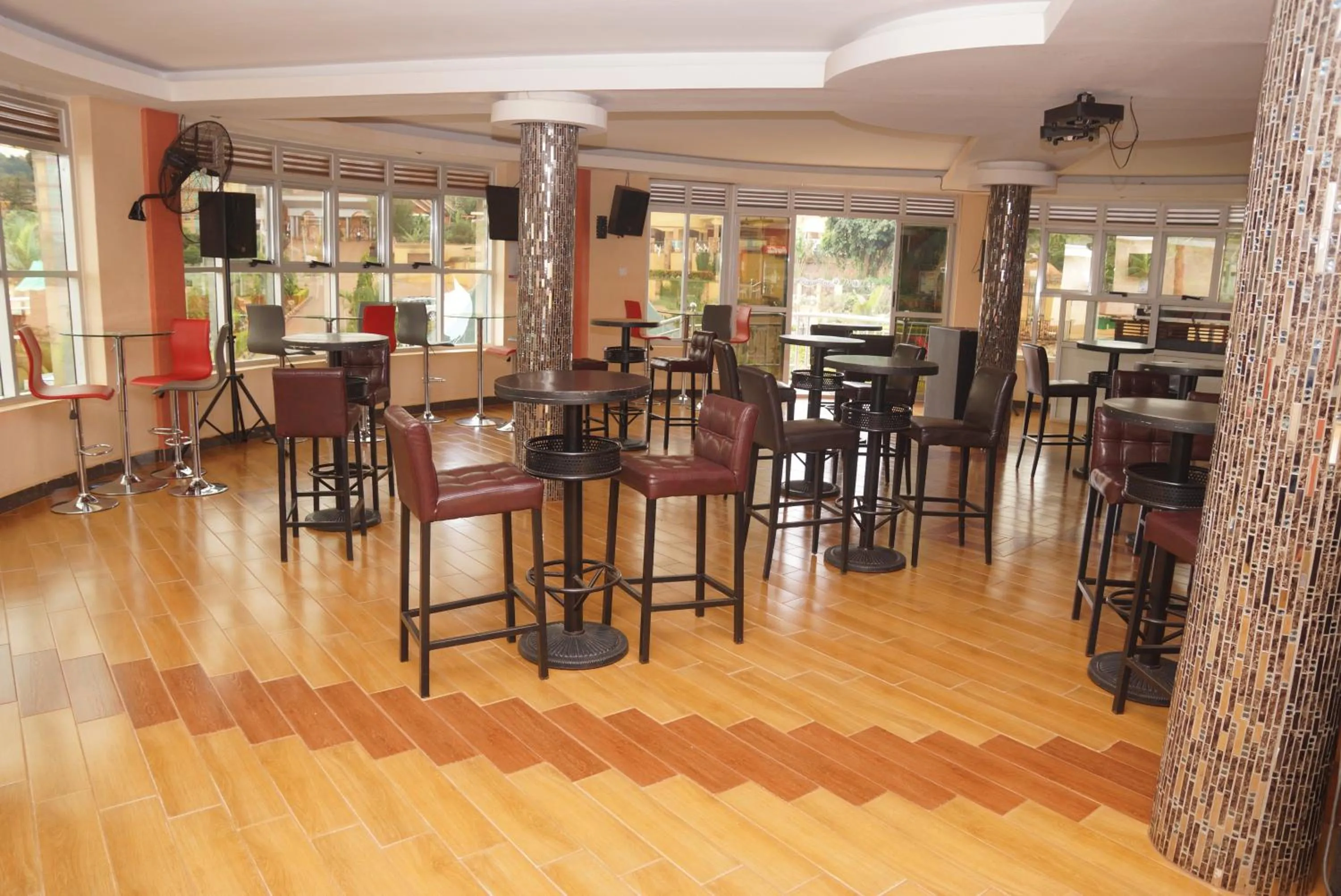 Lounge or bar in Nican Resort Hotel Seguku Entebbe