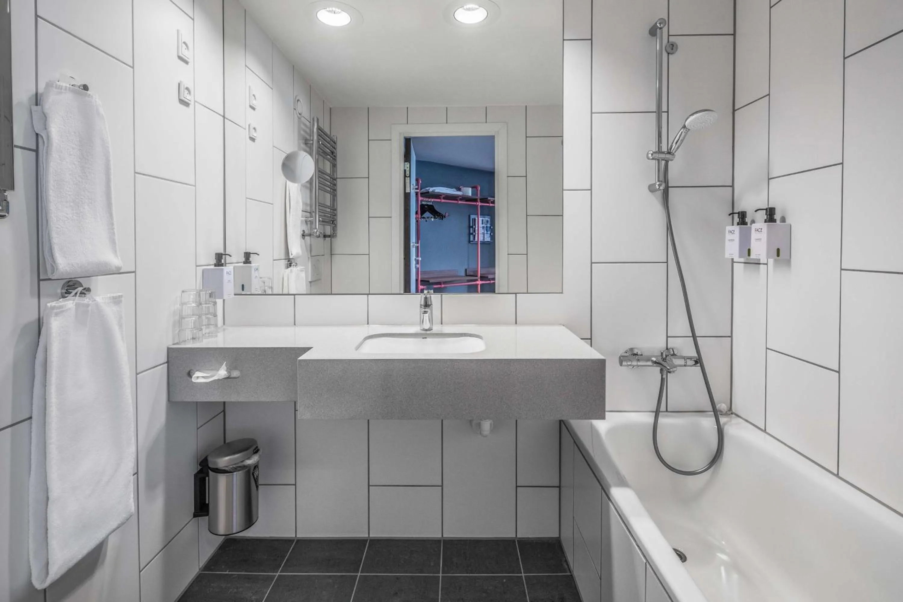 Bathroom in Quality Hotel The Reef