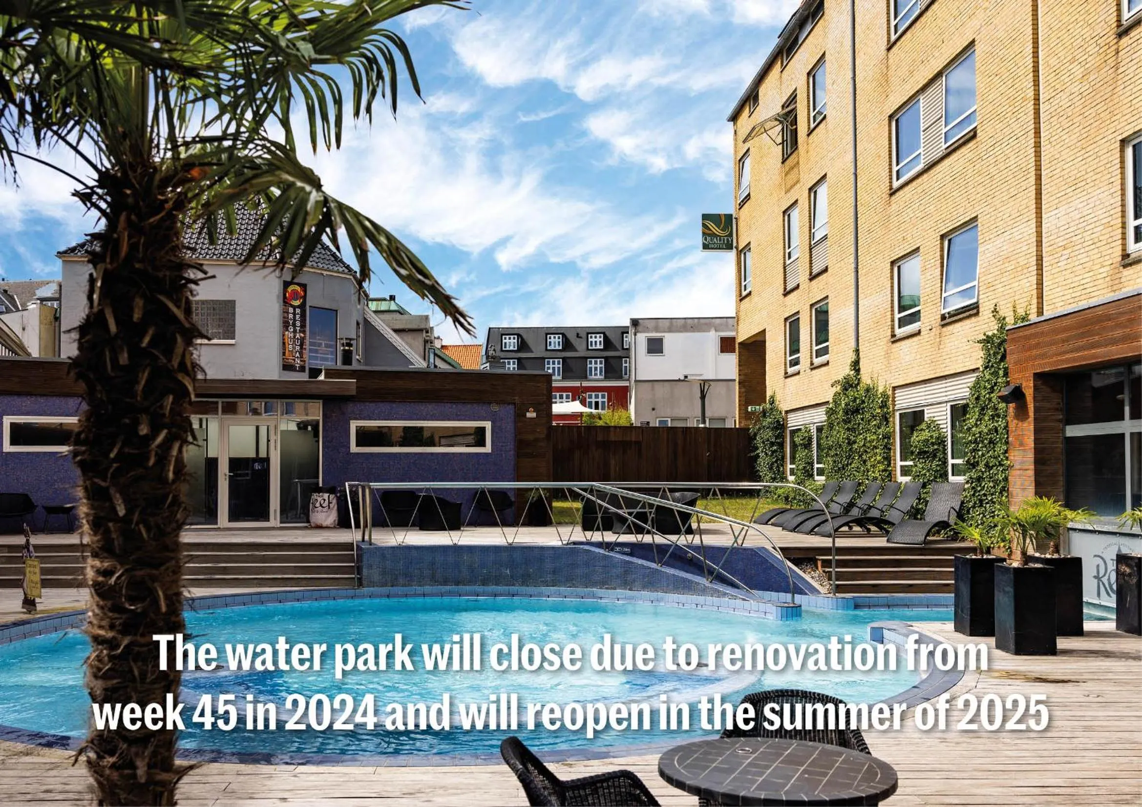 Swimming pool in Quality Hotel The Reef