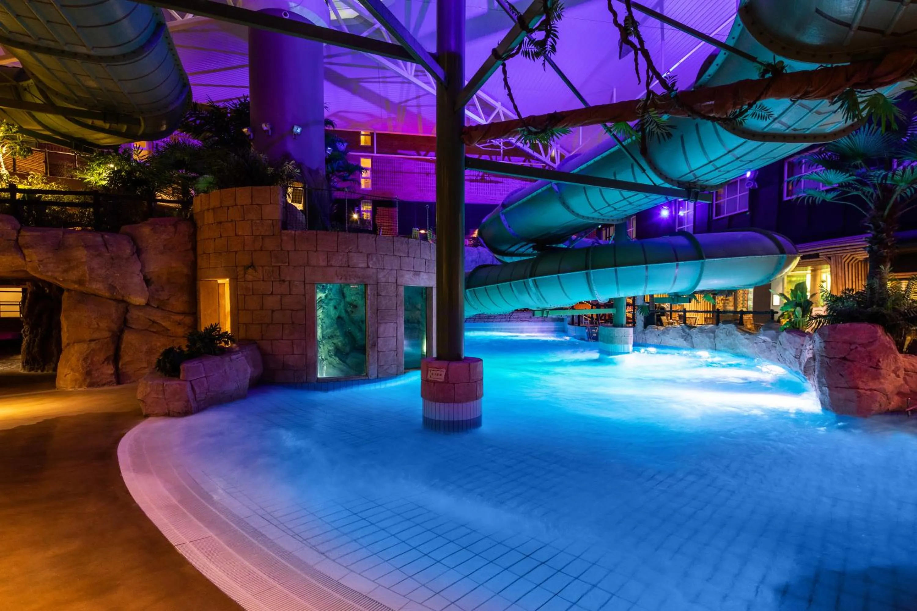 Swimming pool in Quality Hotel The Reef