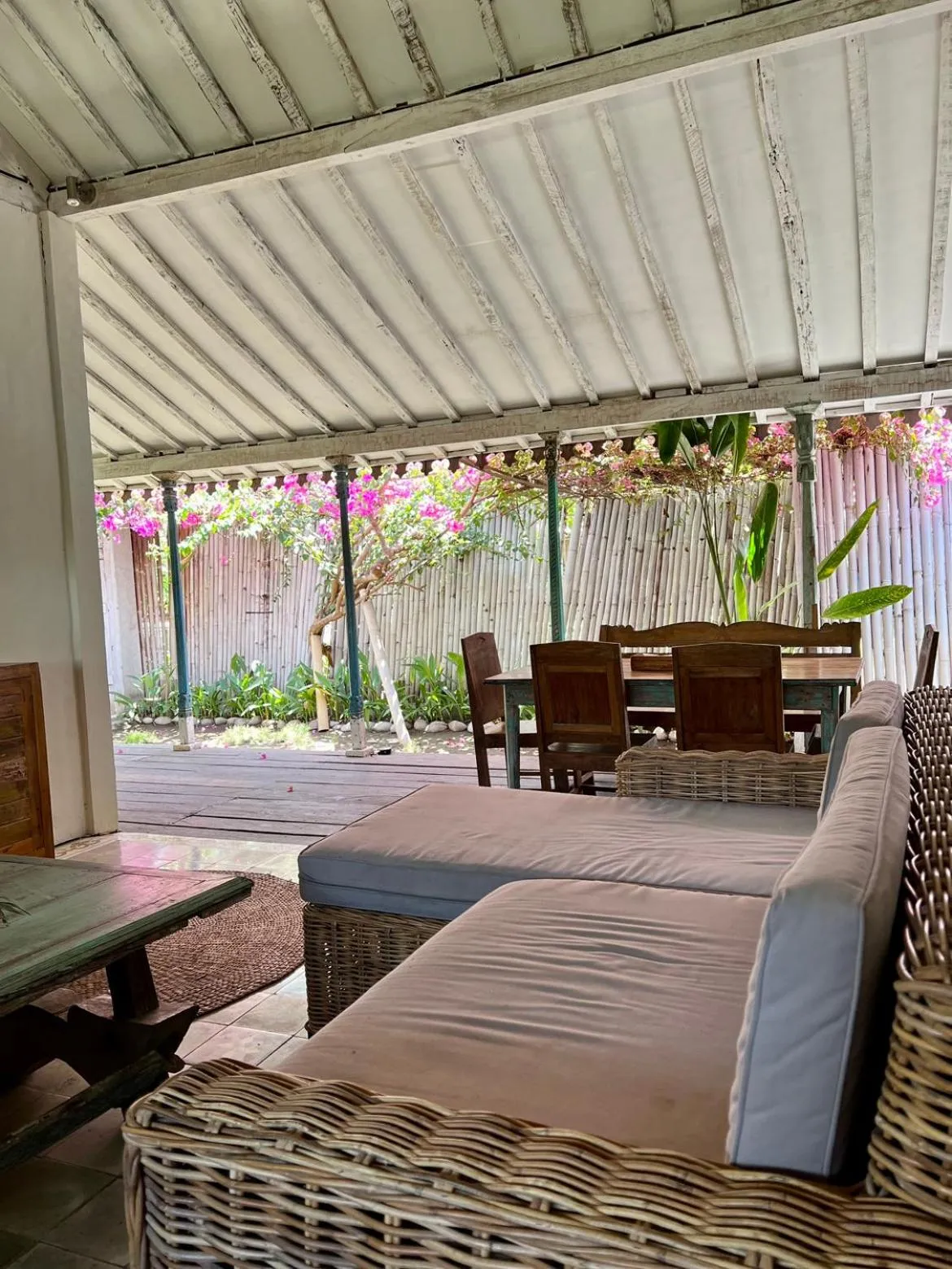 Captain Coconuts Gili Air