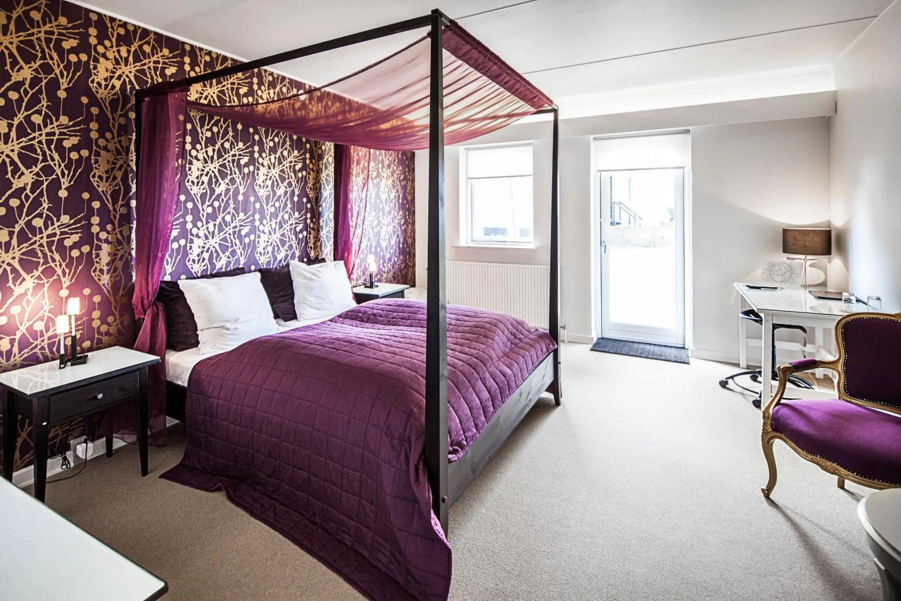 Shower, Bed in Norsminde Kro