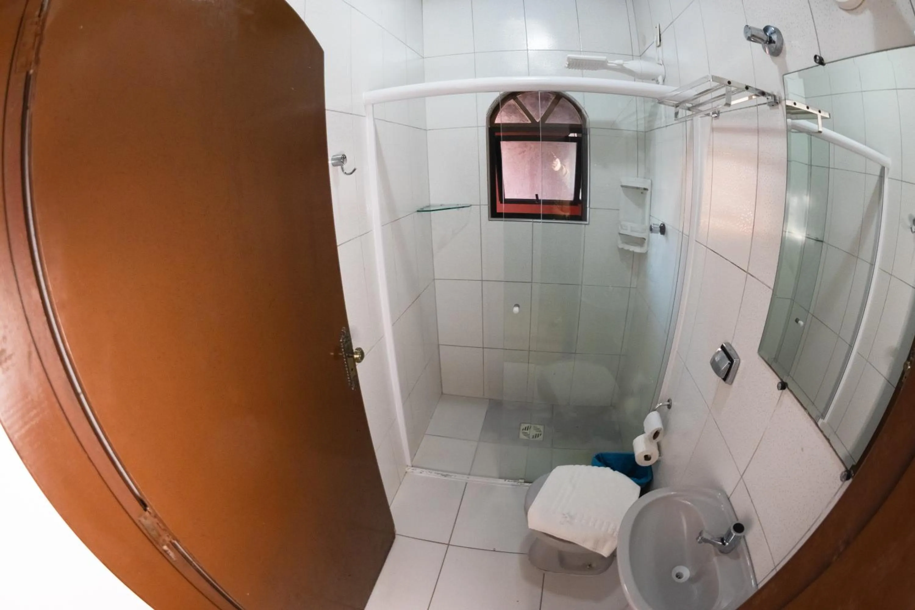 Shower in Hotel Marazul