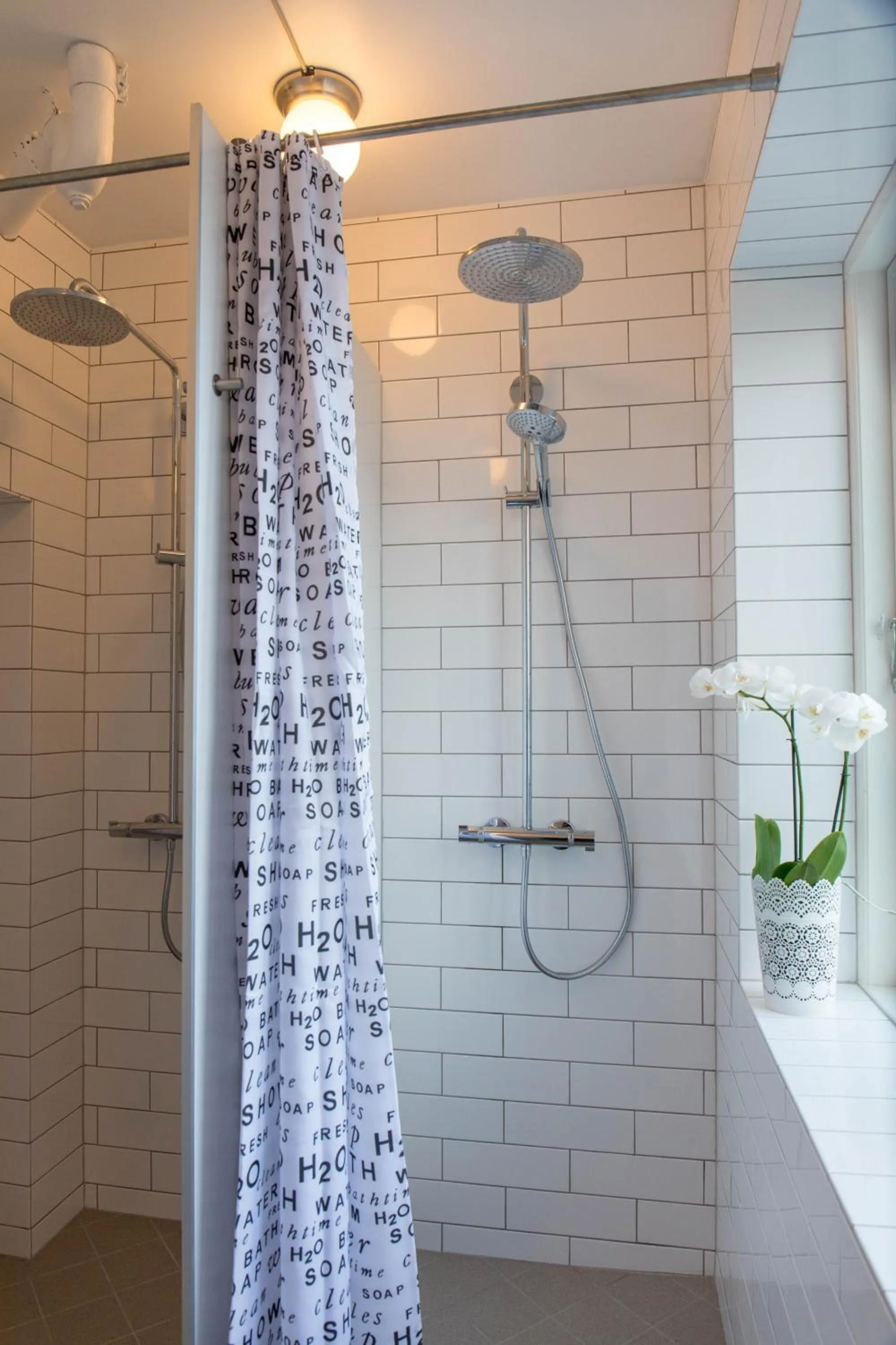 Shower in Fredensborg Vandrerhjem, i Kongens baghave