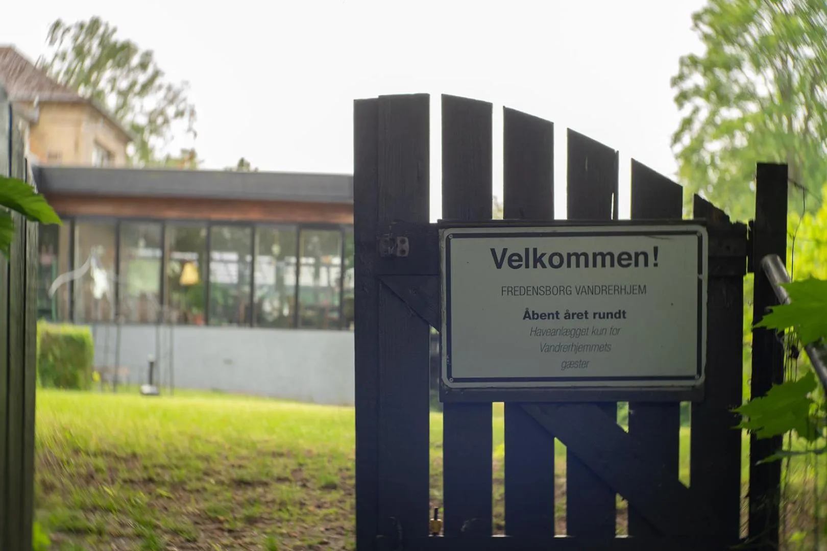 Decorative detail in Fredensborg Vandrerhjem, i Kongens baghave