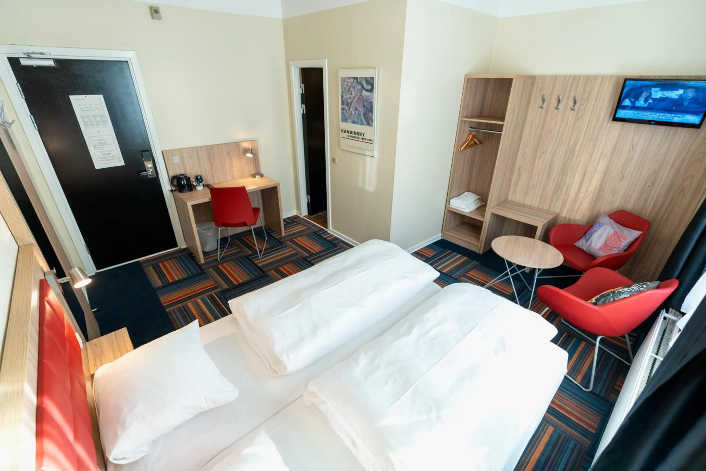 Bathroom, Bed in Prinsen Hotel