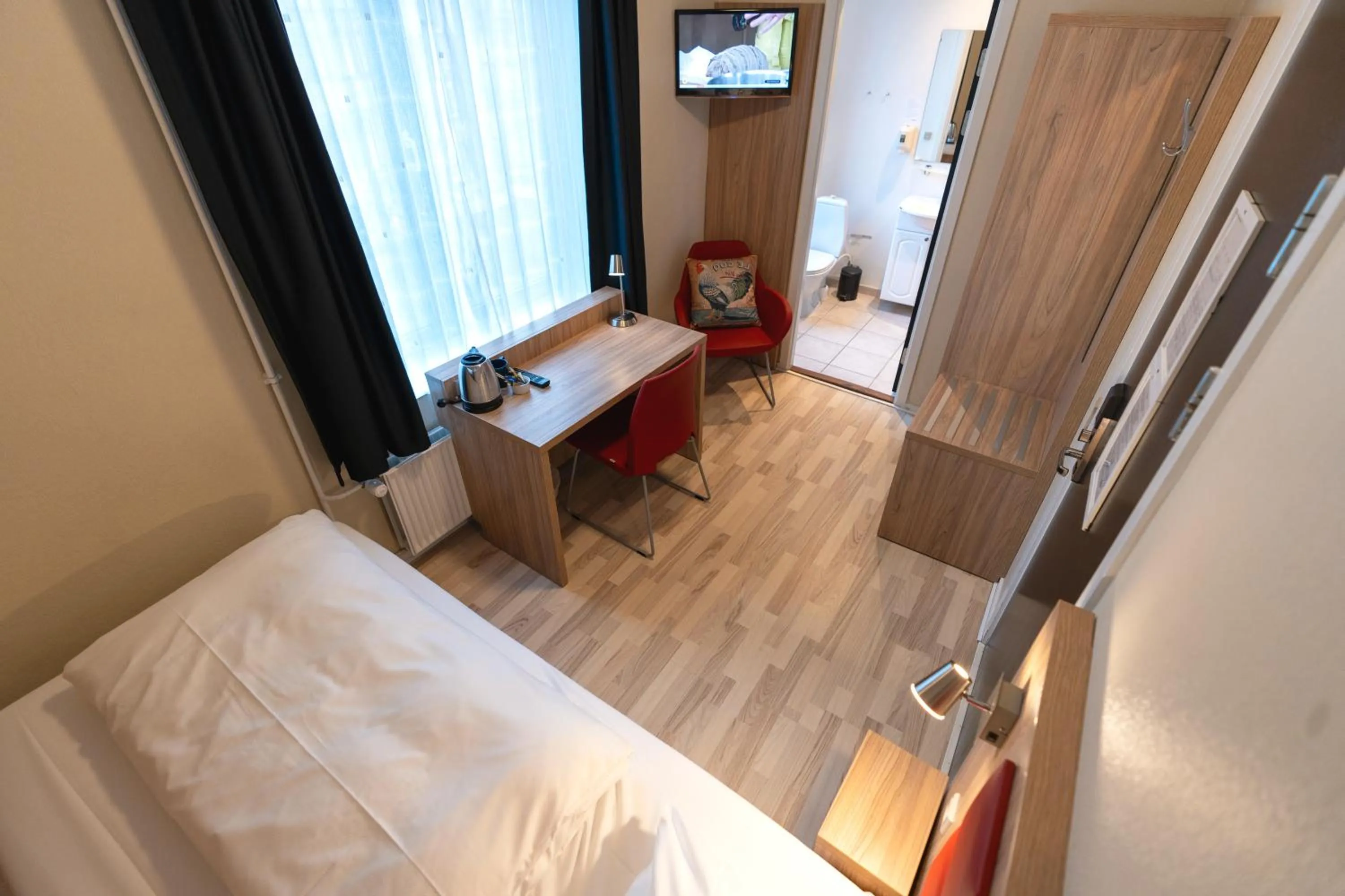 Bathroom, Bed in Prinsen Hotel
