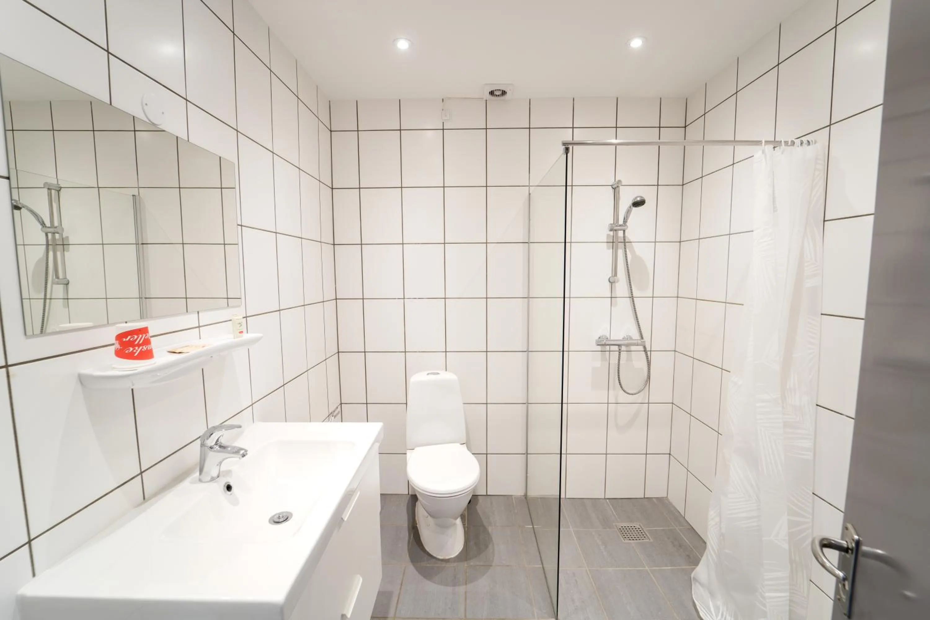 Shower in Hotel Phønix Brønderslev