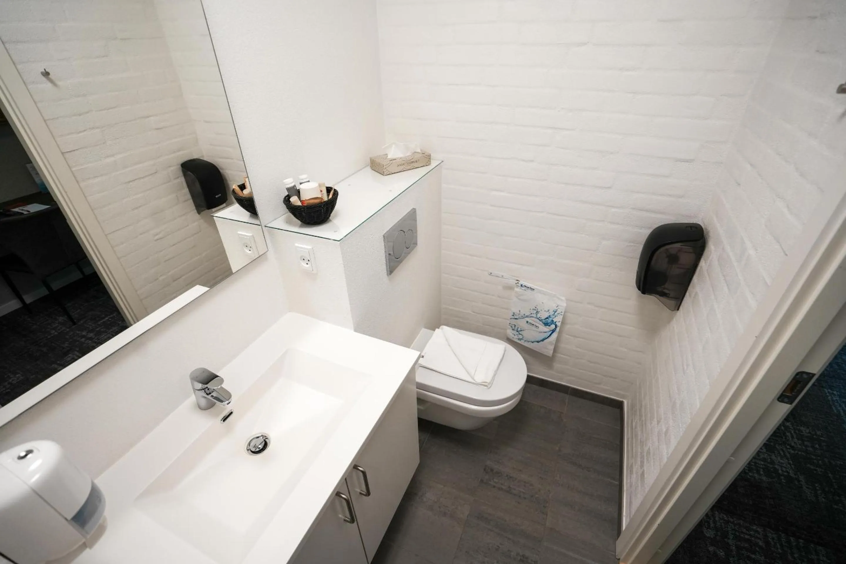 Shower in Hotel Postgaarden