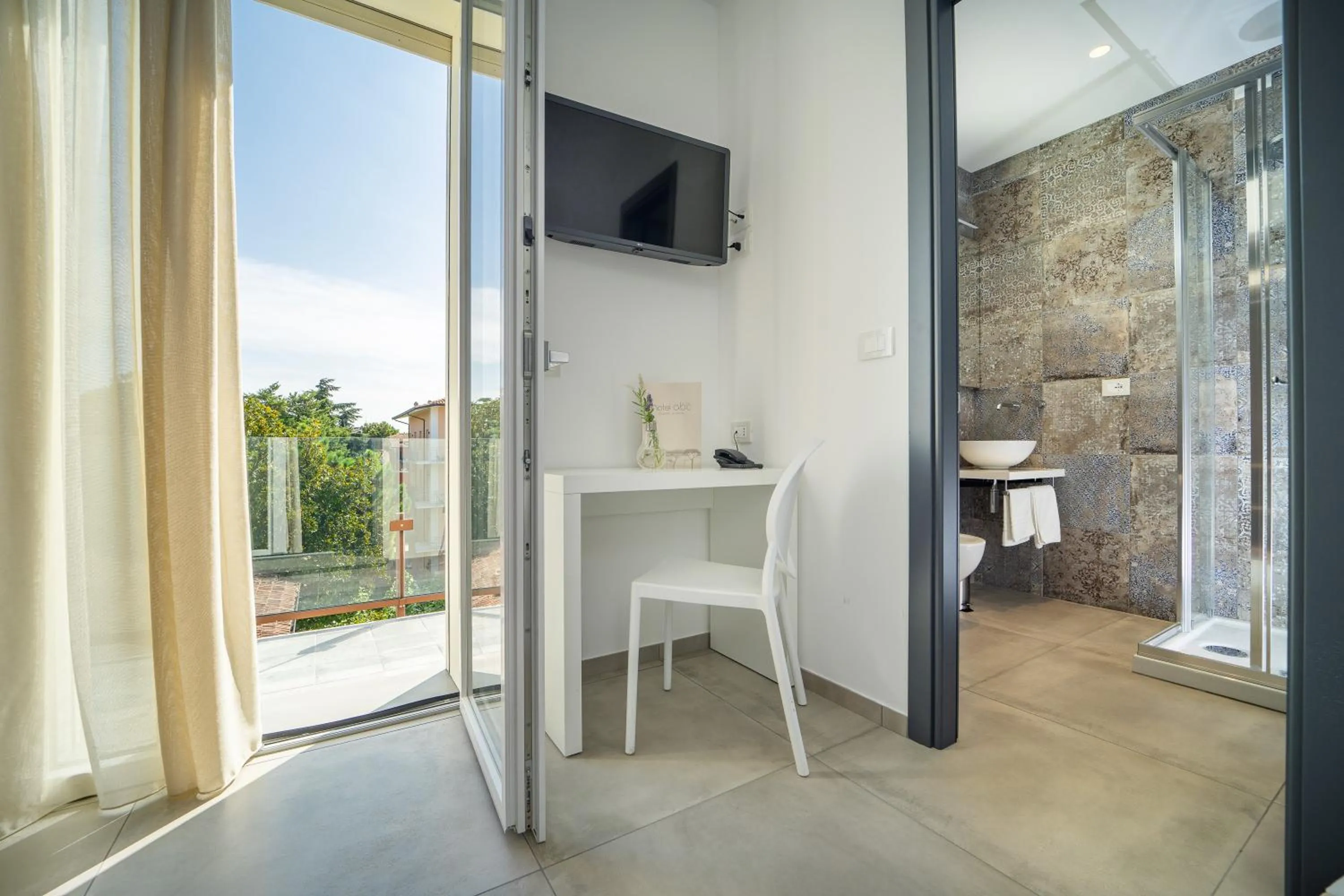 TV and multimedia in Hotel Abc