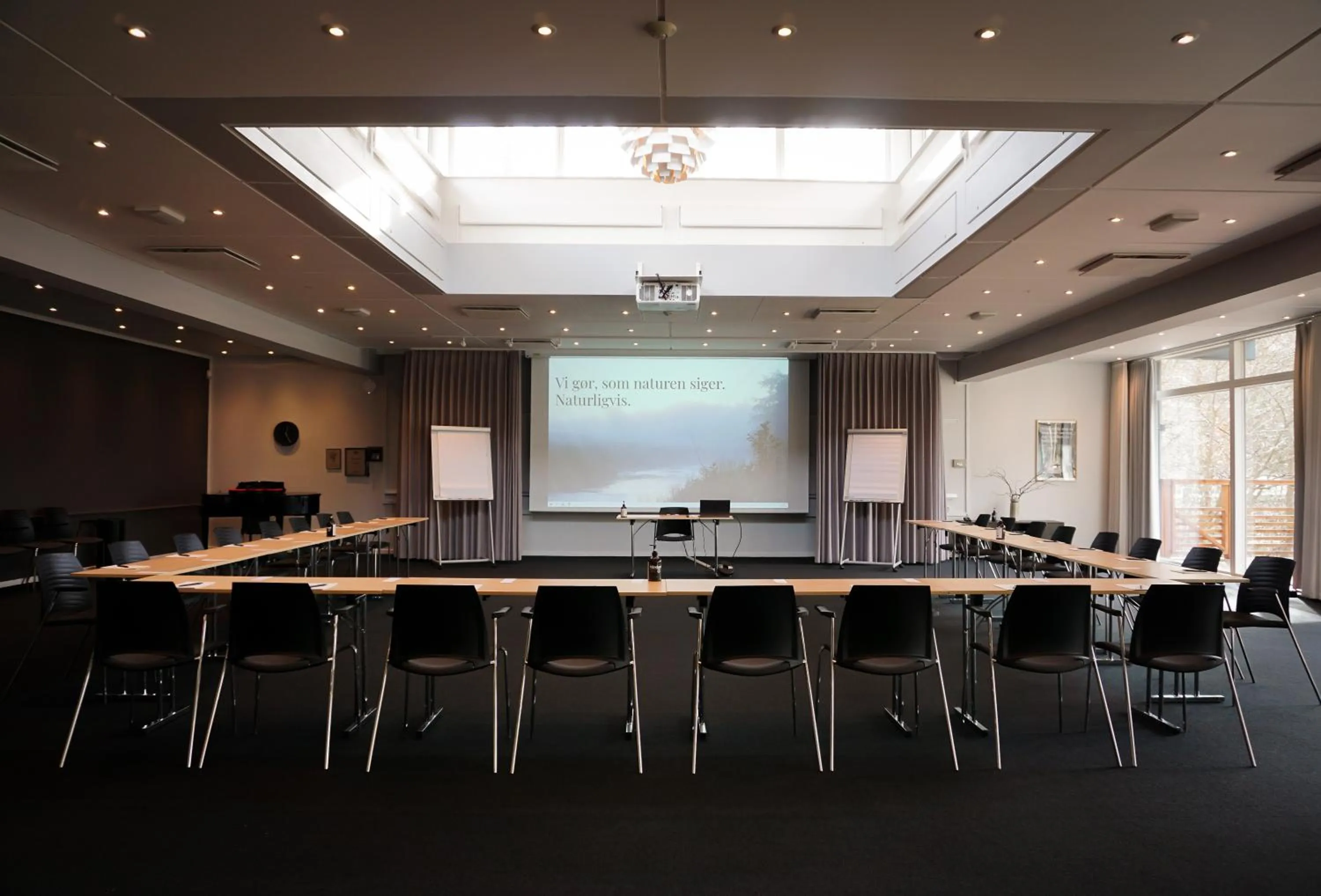 Meeting/conference room in Frederiksdal Sinatur Hotel & Konference