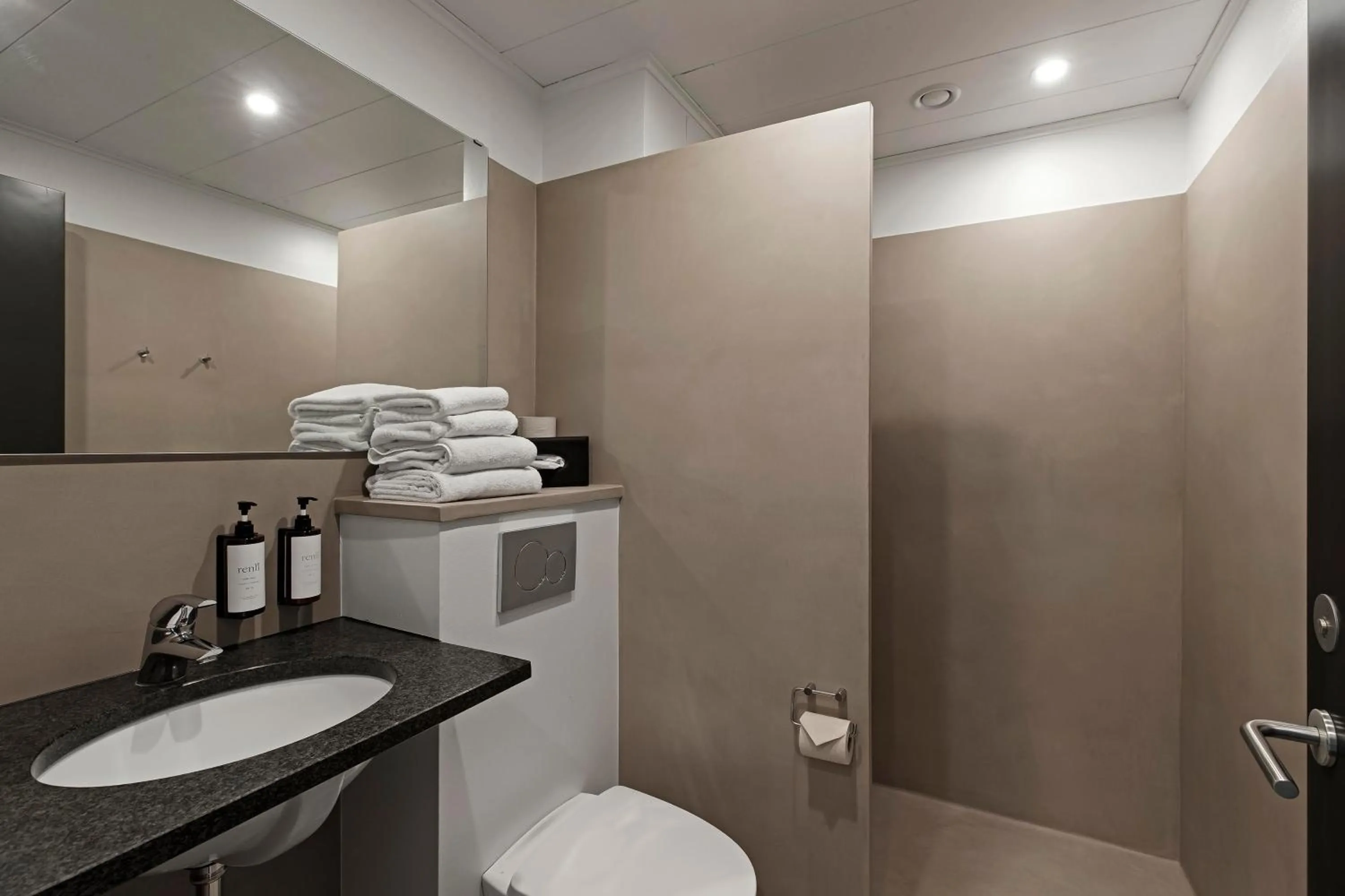 Bathroom in Frederiksdal Sinatur Hotel & Konference