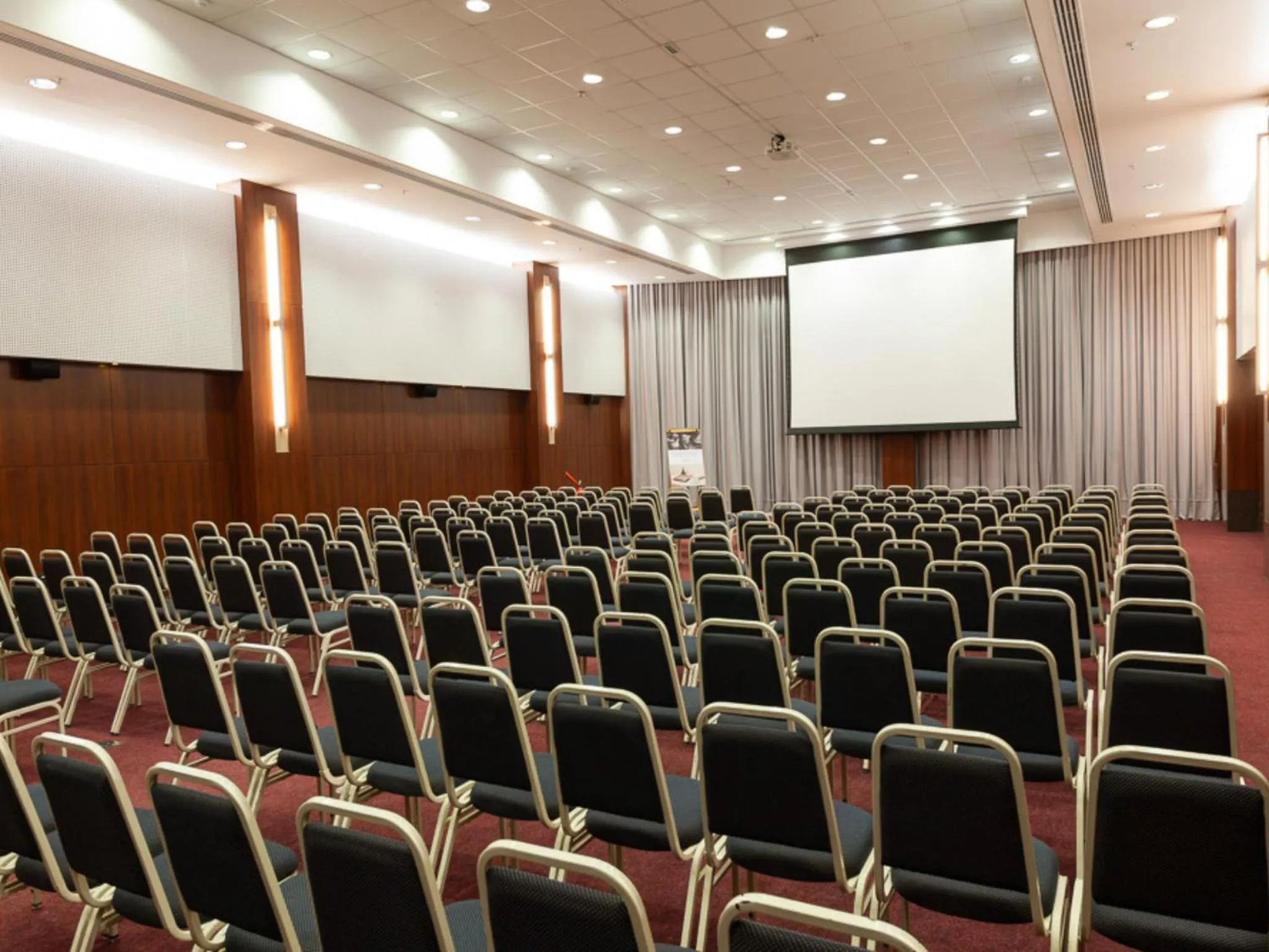 Business facilities in Mercure Camboriu