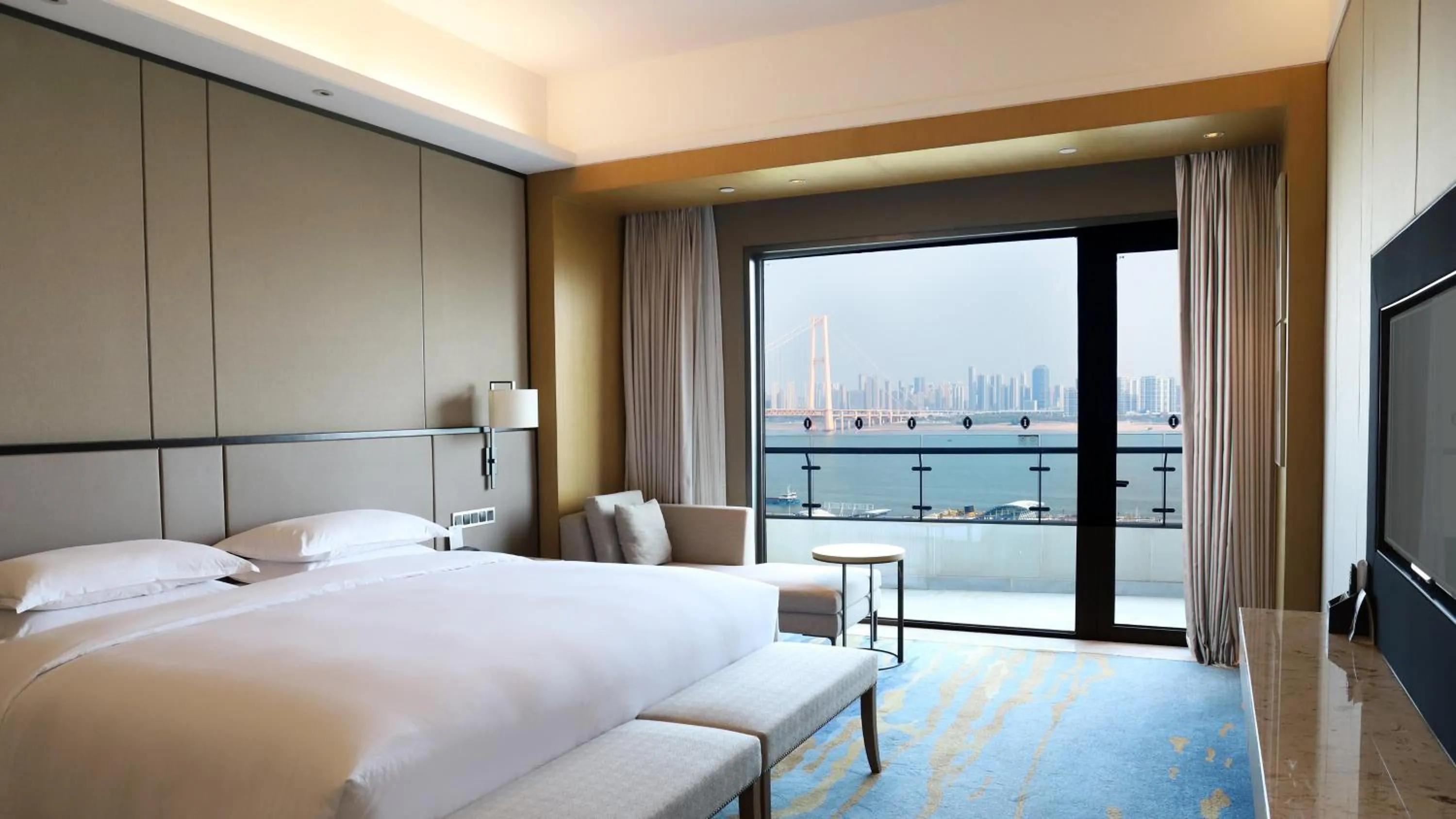 Photo of the whole room in InterContinental Wuhan by IHG - Yangtze River View